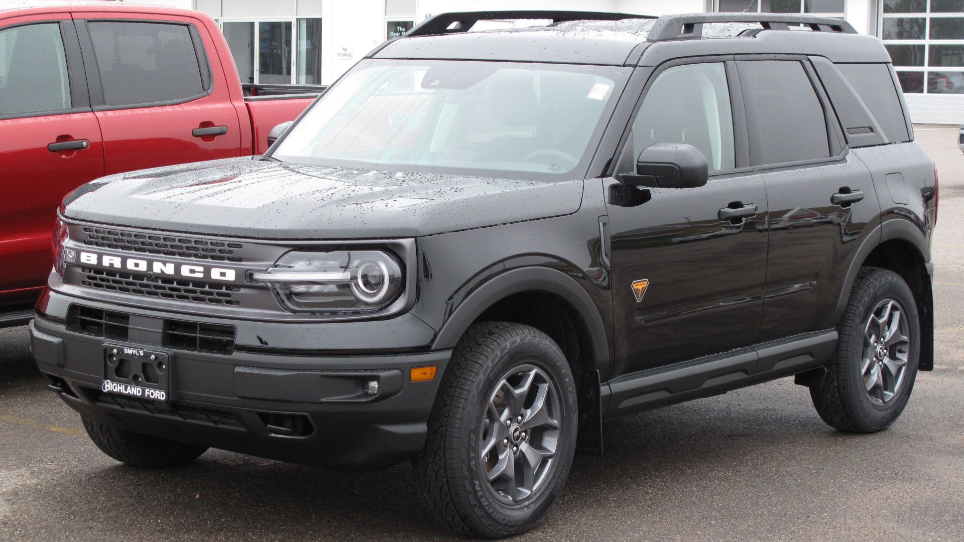 File:2021 Ford Bronco Sport Badlands, Front Left, 10-10-2021.jpg