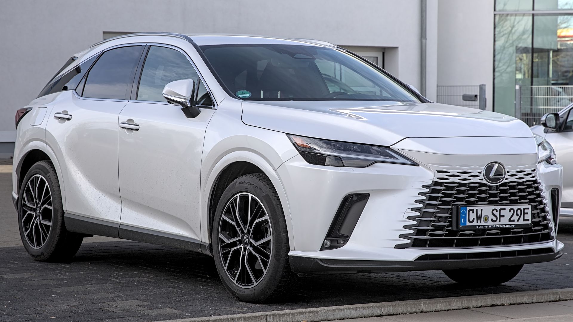 File:Lexus RX 450h+ (AALH16) 1X7A1930.jpg