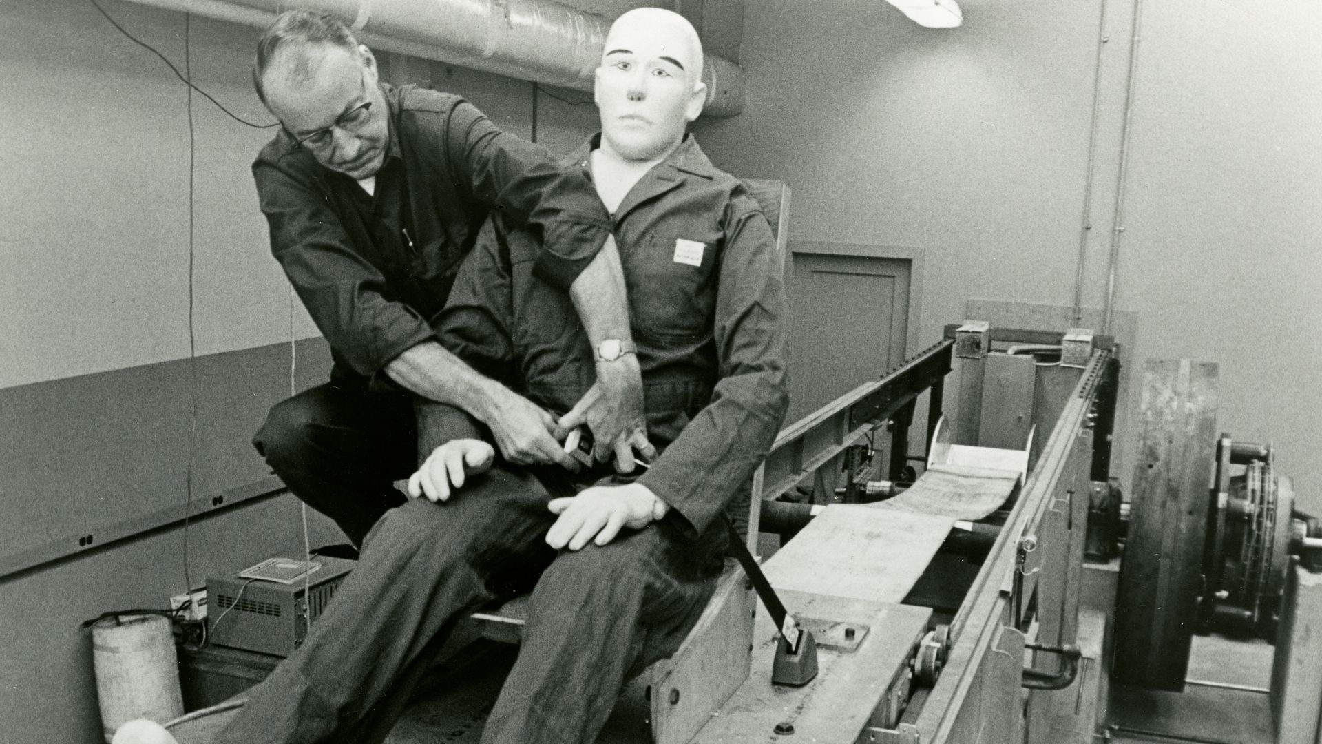 File:Seatbelt testing apparatus.jpg