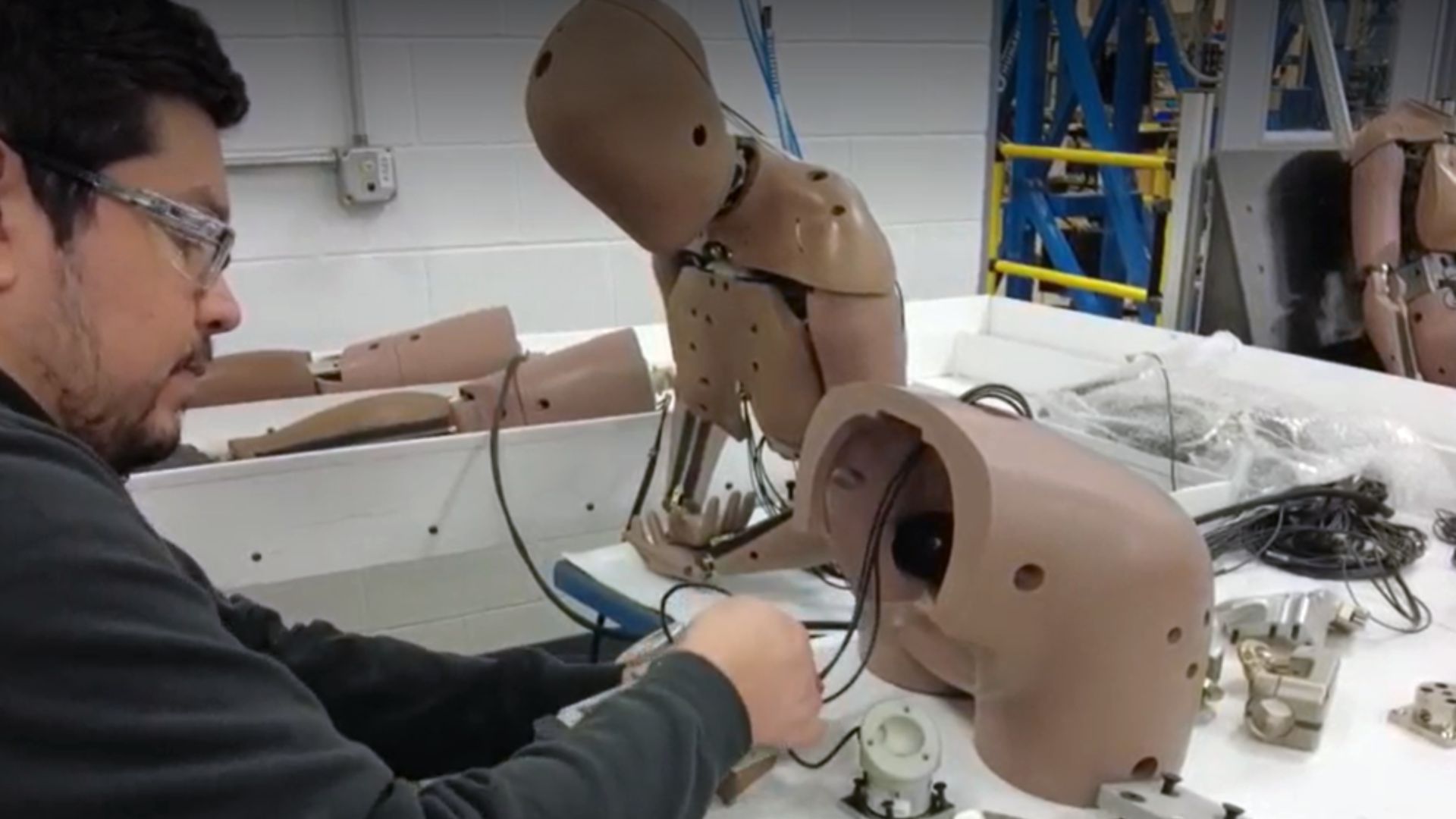 File:Assembling a crash test dummy.png