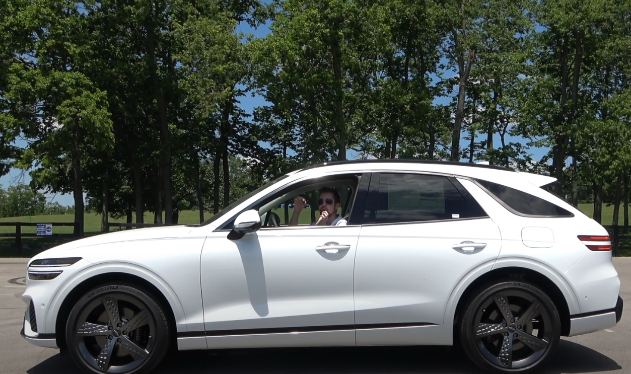 2025 Genesis Gv70