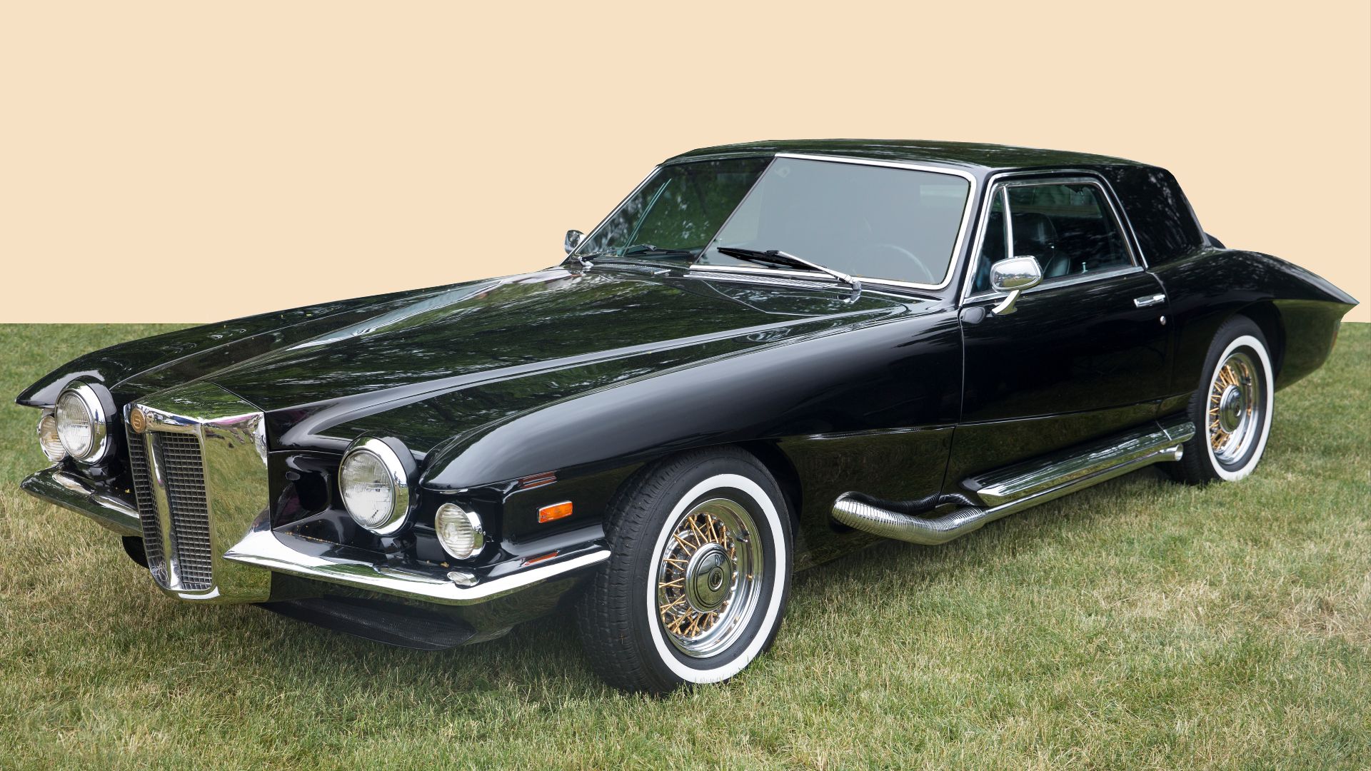 File:1971 Stutz Blackhawk Series I in Masons Black, front left (bearb Sp).jpg