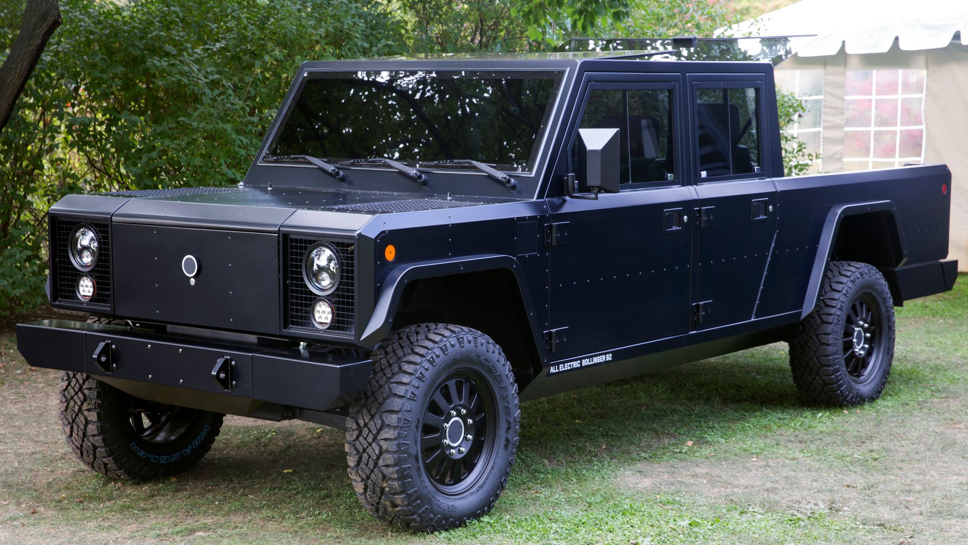 File:Bollinger B2, front left (Greenwich Concours).jpg