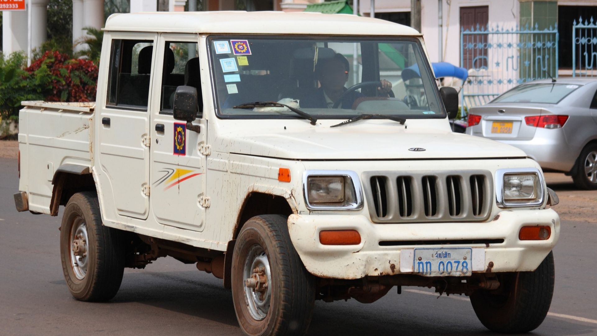 File:Mahindra Bolero Camper double-cab truck in Pakxe Laos.jpg