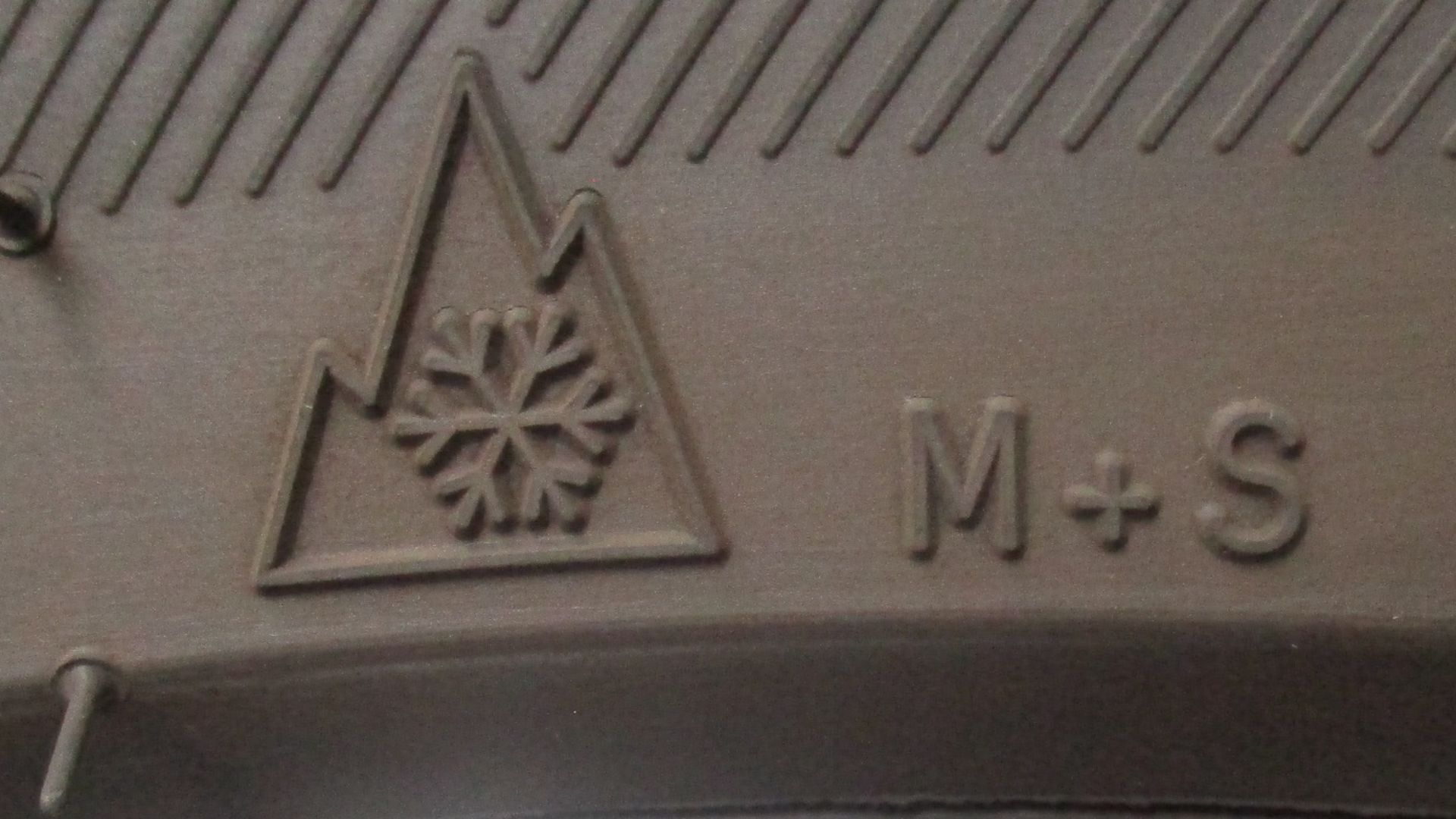 File:Marquage pneu hiver.jpg