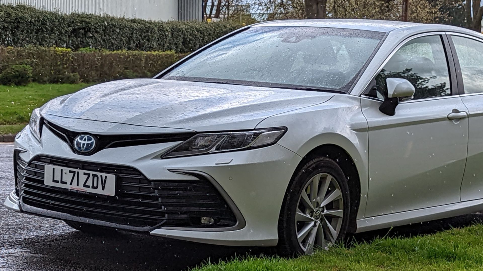 File:2021 Toyota Camry Design VVT-i HEV CVT.jpg