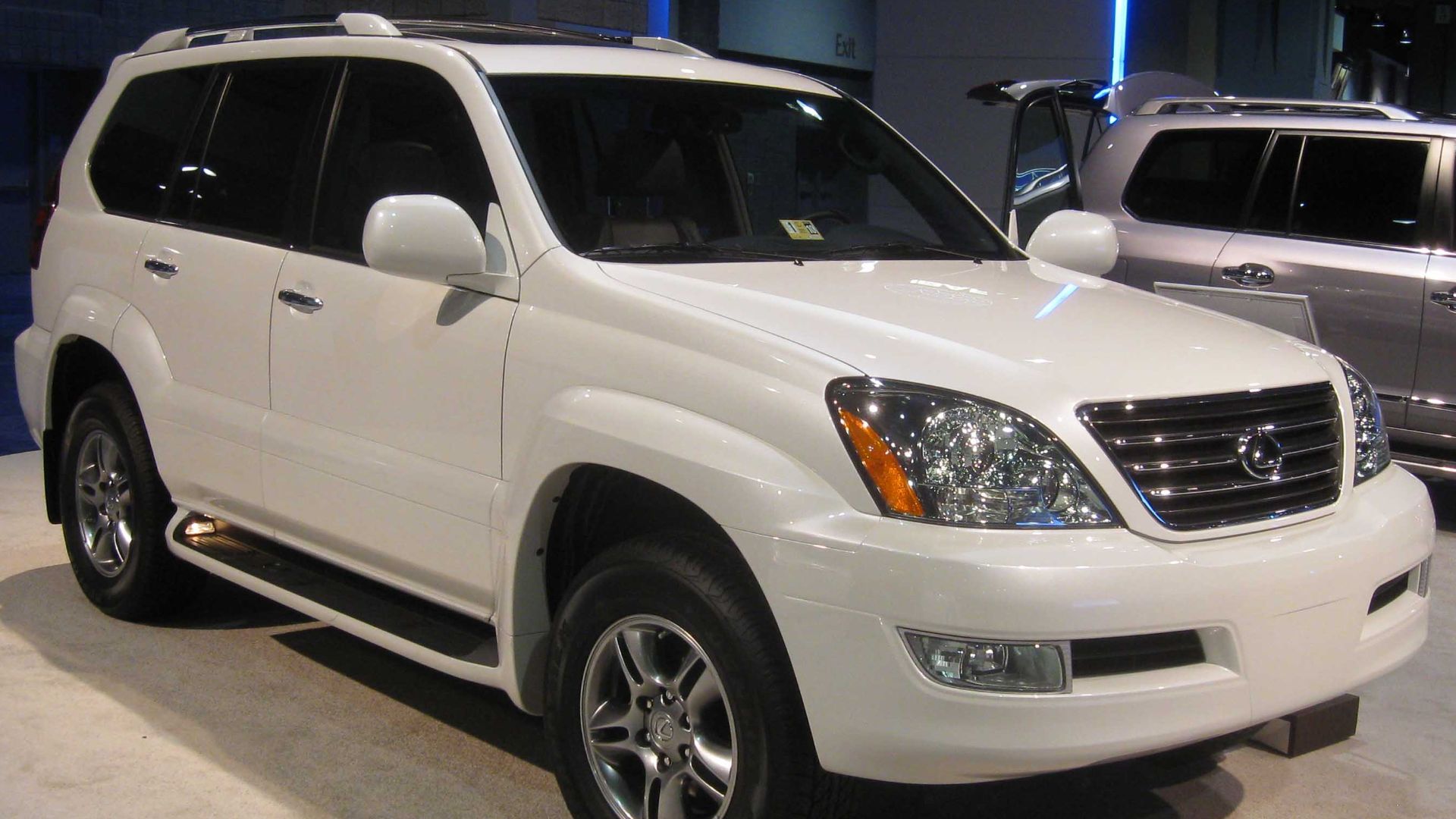 File:2009 Lexus GX470--DC.jpg