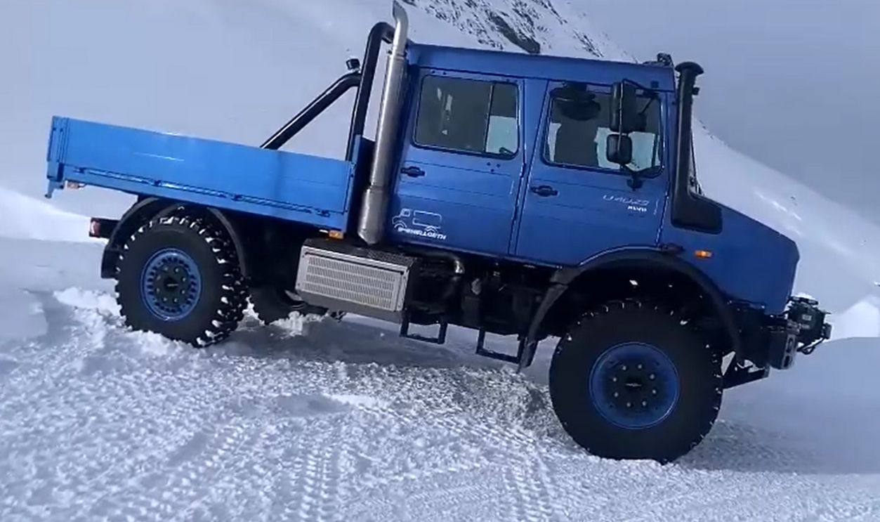 Mercedes-Benz Unimog U4023