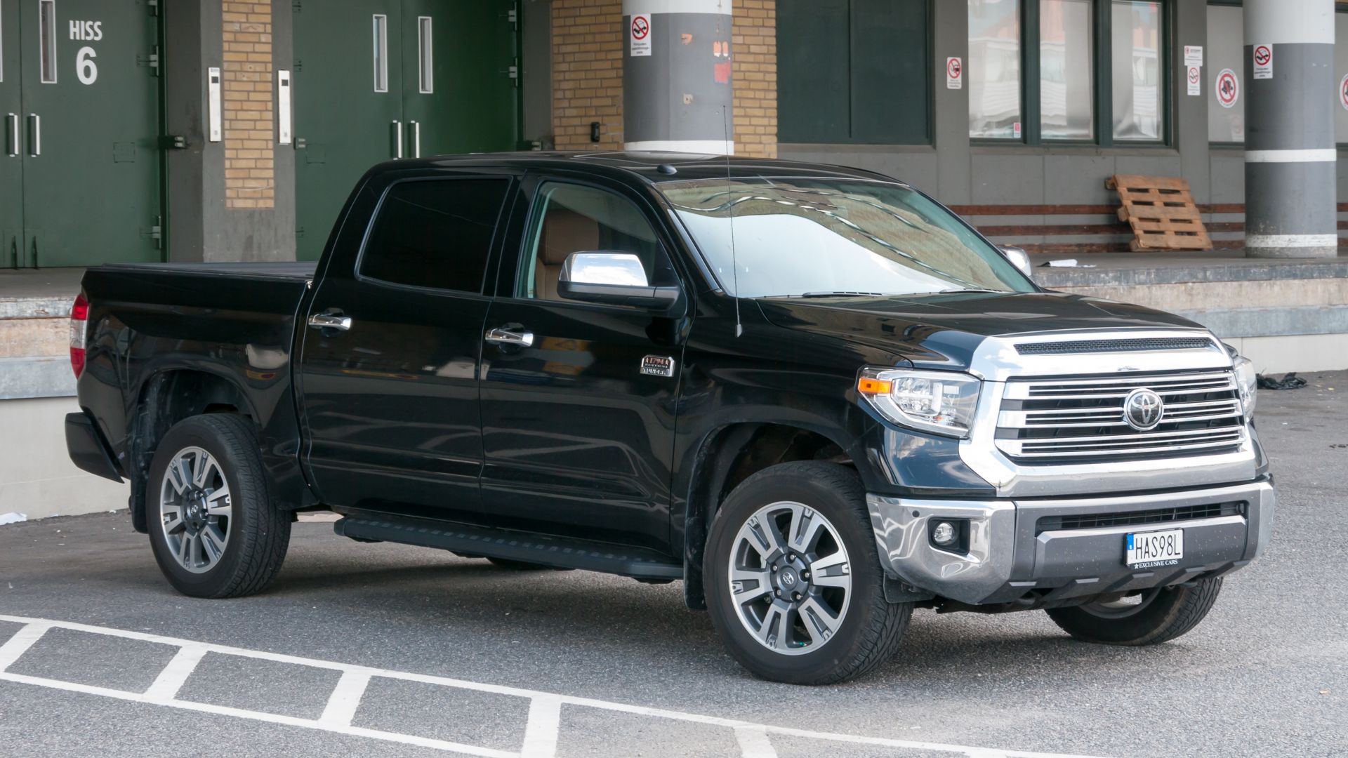 File:Toyota Tundra, Stockholm ( 1090862).jpg