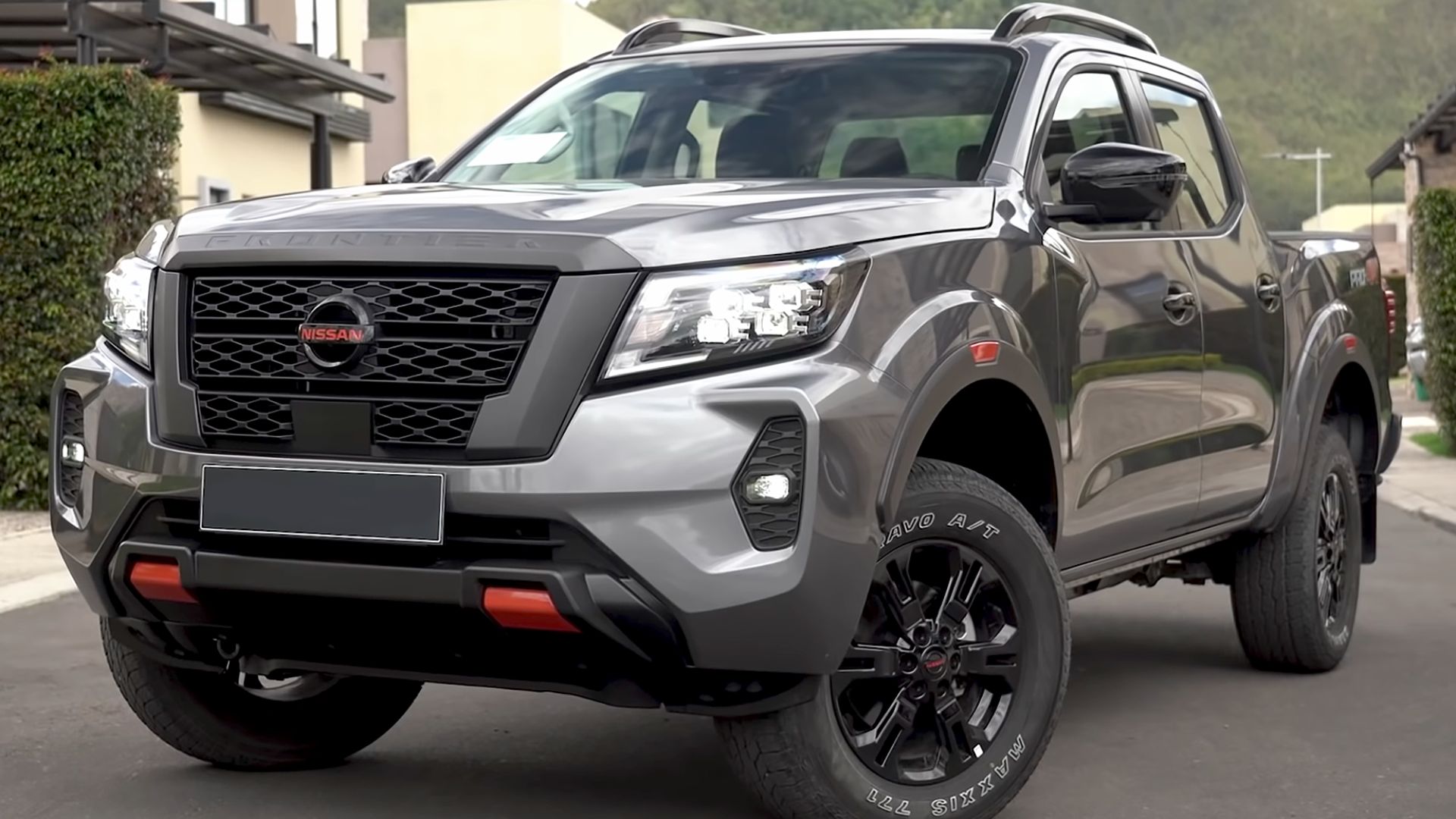 File:2021 Nissan Frontier Pro 4X (Colombia; facelift) front view 01.png