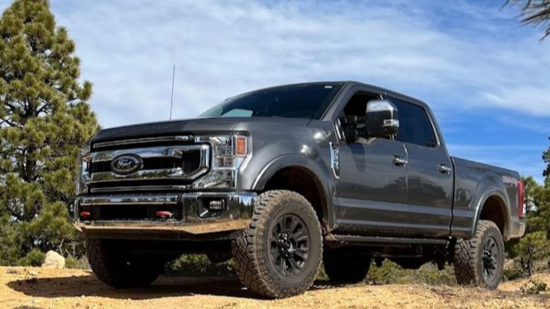 File:2021 F-250 Super Duty Tremor.jpg