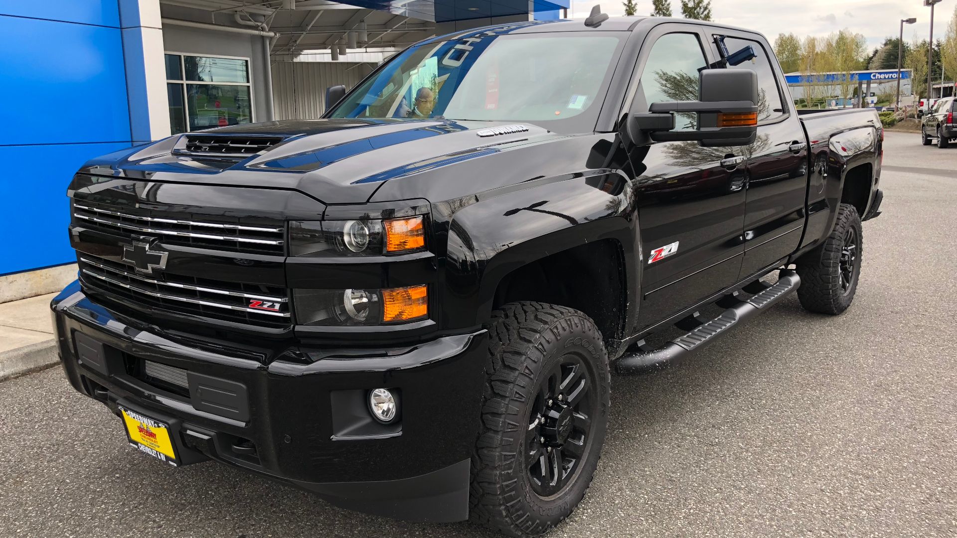 File:2018 Chevy Silverado Z71 2500 HD Midnight Edition.jpg