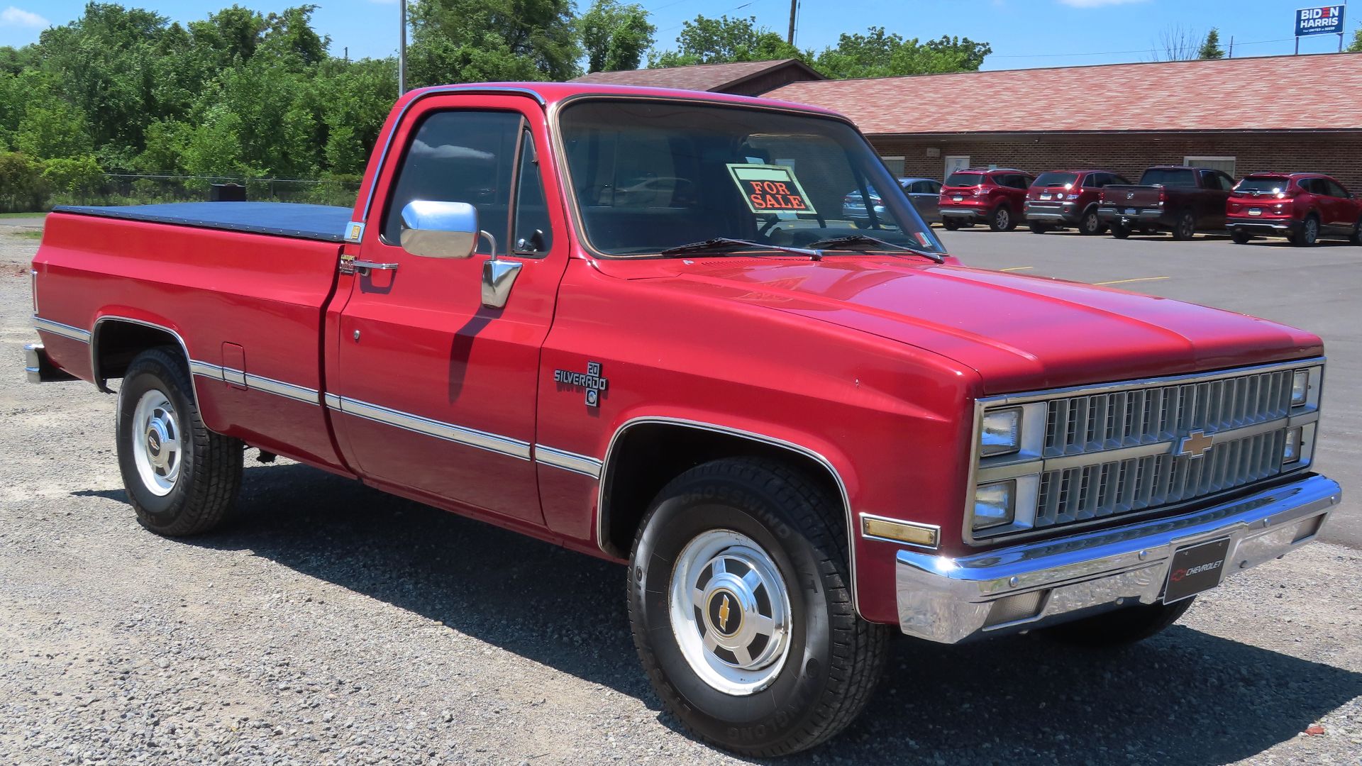 File:81-82 Chevrolet C20 Silverado Camper Special regular cab front view.jpg