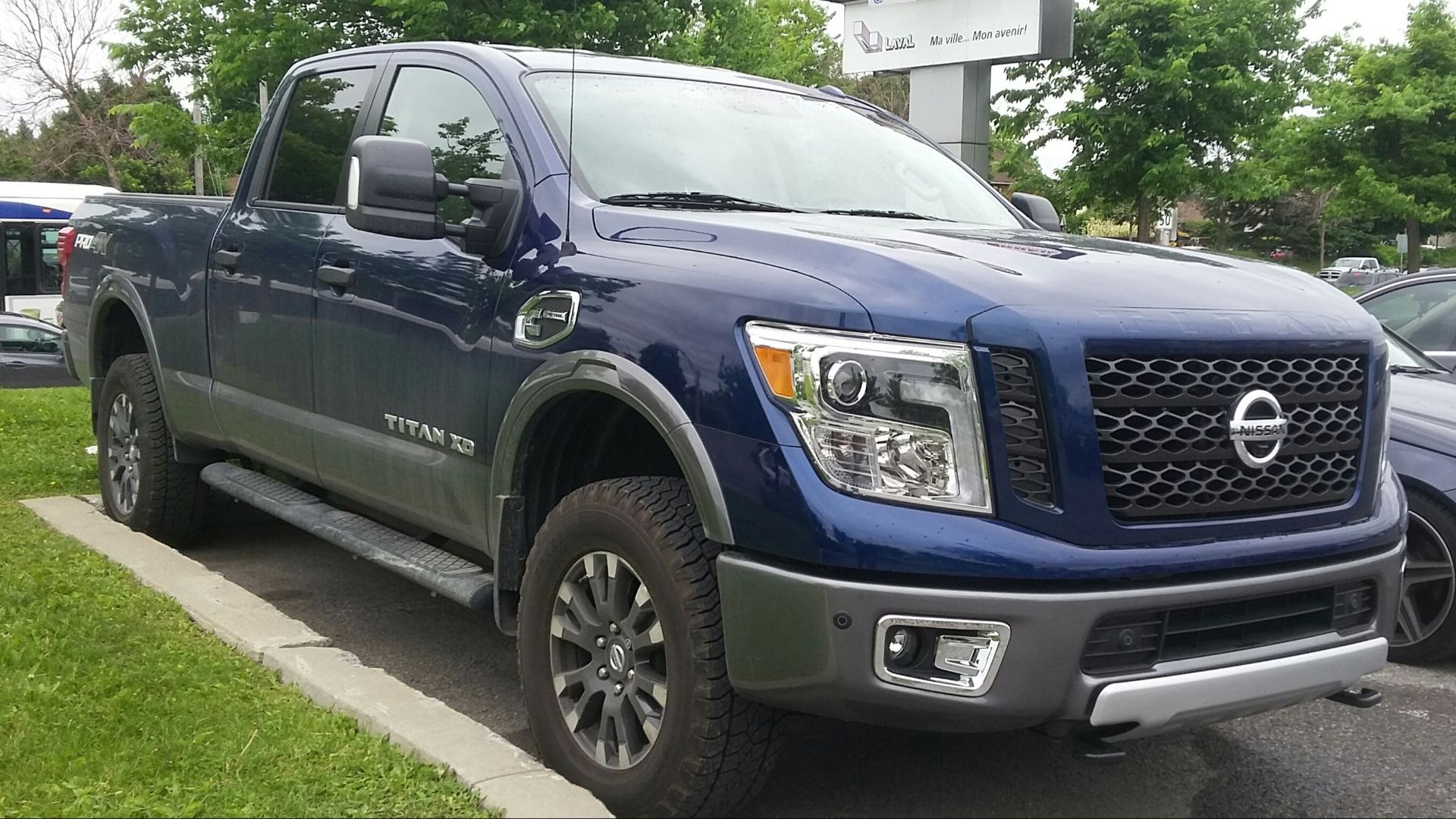 File:Nissan Titan XD '16.jpg
