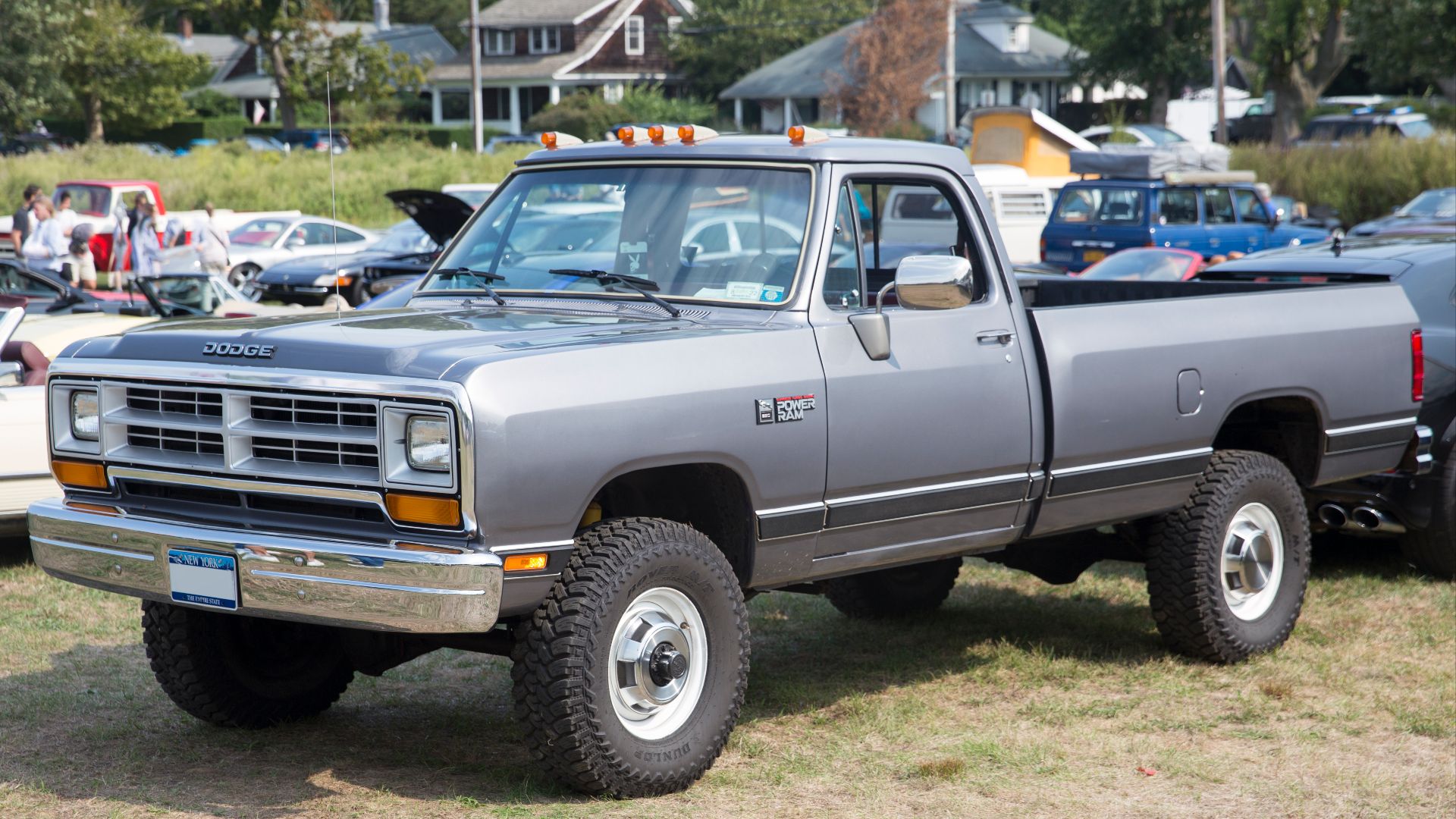 File:1989 Dodge Power Ram W250 Sweptline Diesel 4WD, front left.jpg