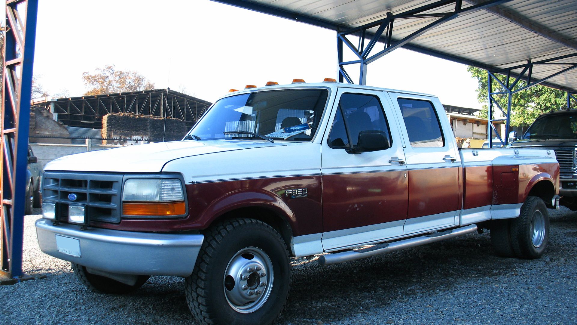 File:Ford F-350 XL Super Crew Dual 1997 (14177534291).jpg