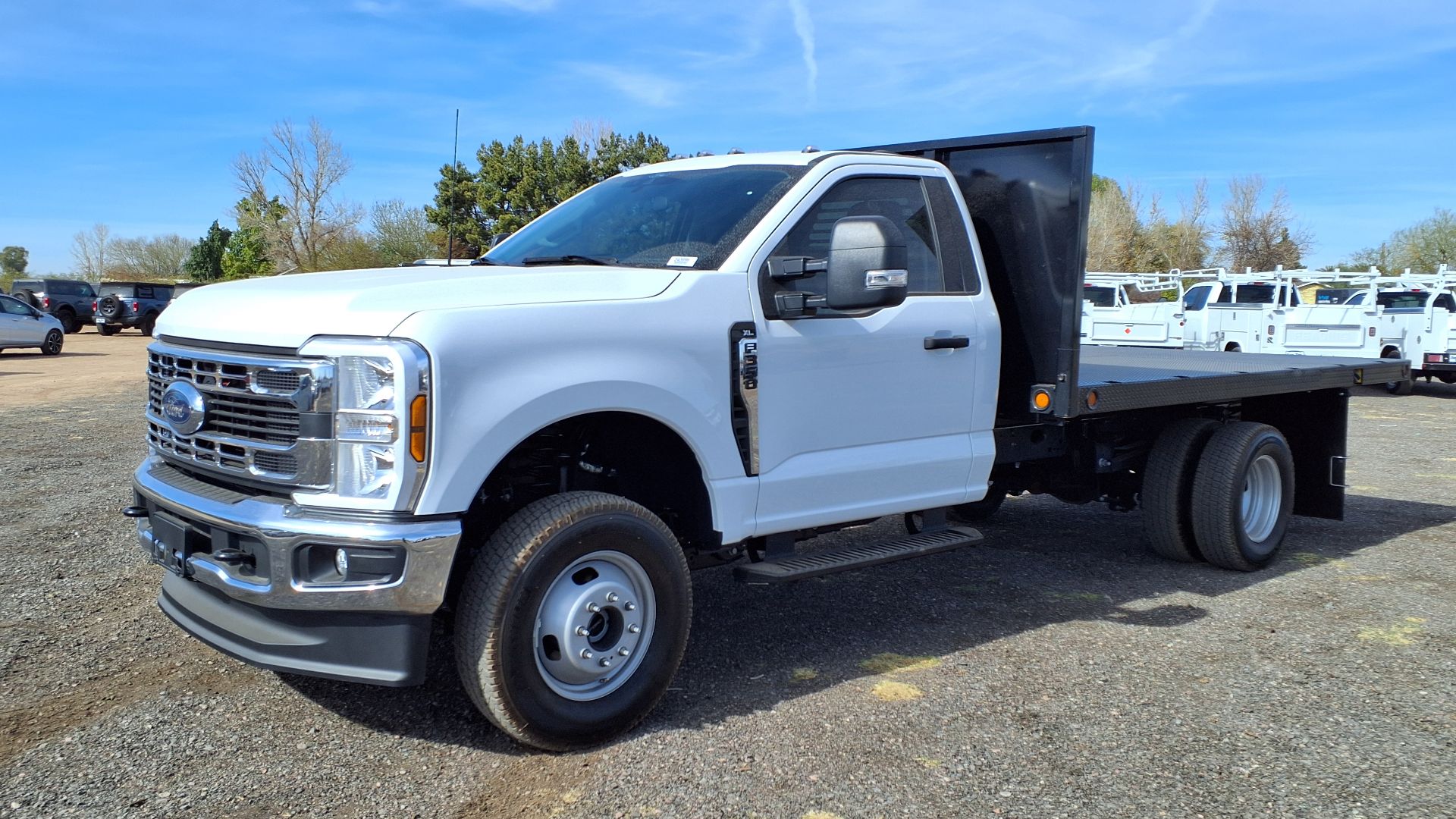 File:24 Ford F-350 Super Duty XL CC.jpg