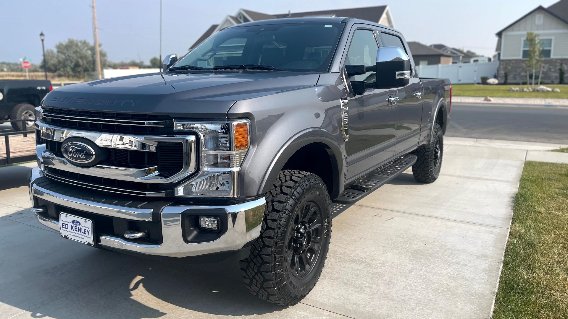 File:2021 F-250 Super Duty XLT Tremor in Carbonized Gray (front).jpg