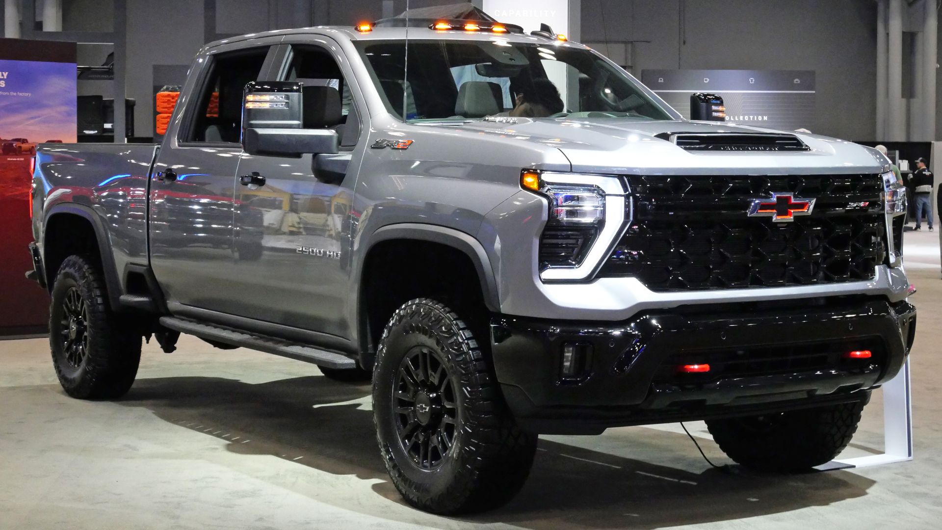 File:2025 Chevrolet Silverado 2500 HD ZR2, front NYIAS 2025.jpg