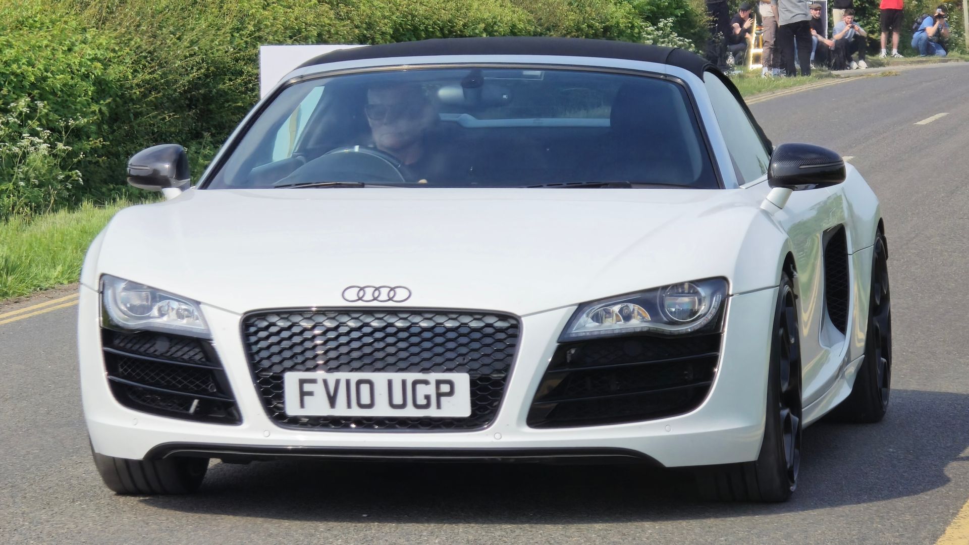 File:2010 Audi R8 Spyder V10 Quattro 2.jpg