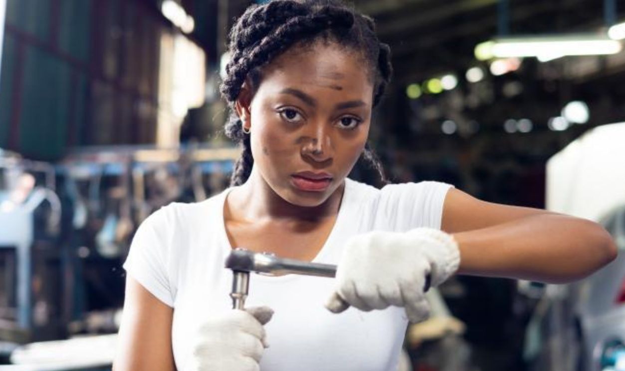 25 Things Skilled Mechanics Refuse To Do To Their Cars 