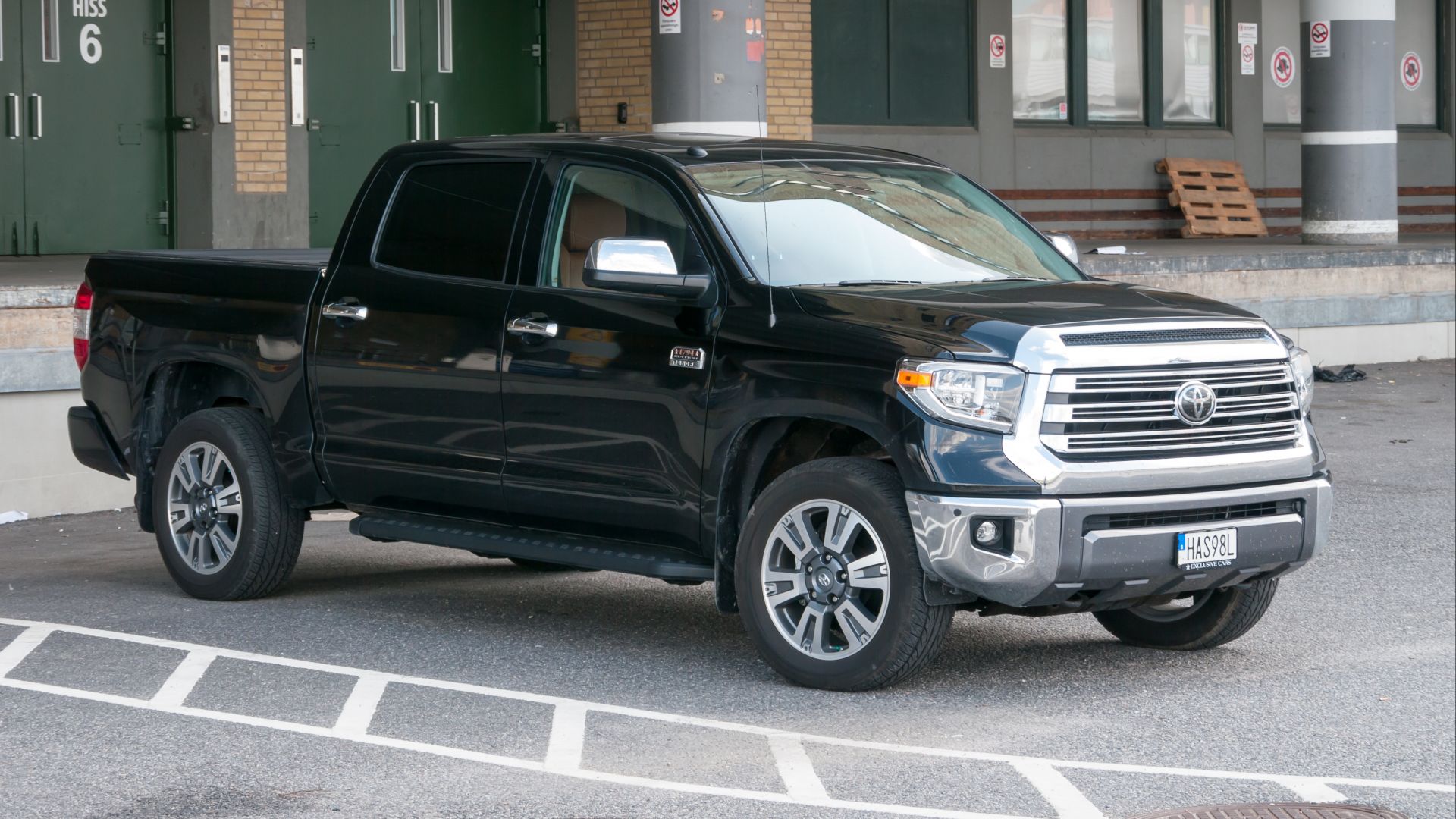 File:Toyota Tundra, Stockholm ( 1090862).jpg