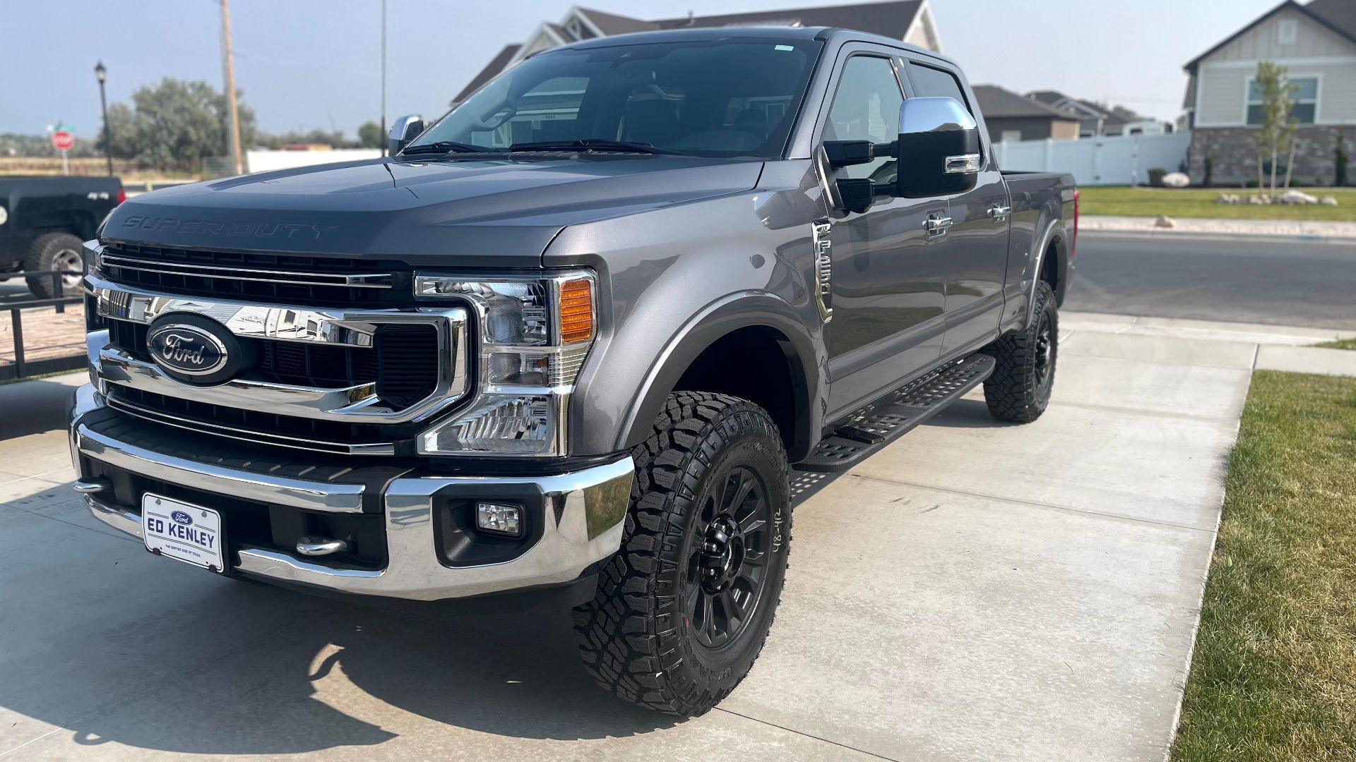 File:2021 F-250 Super Duty XLT Tremor in Carbonized Gray (front).jpg