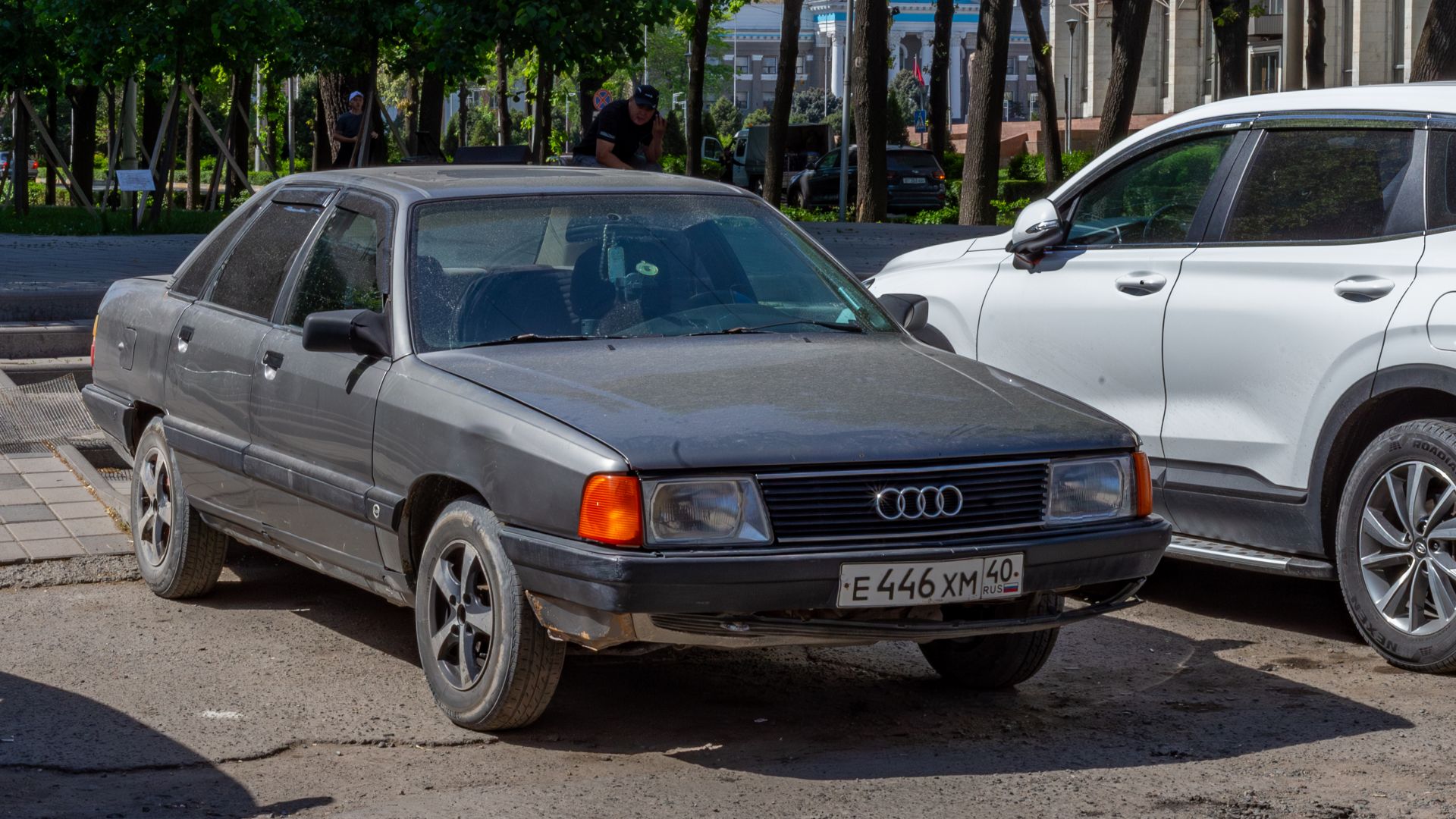 File:Бишкек, Audi 100 на Рыскулова-Манаса.jpg