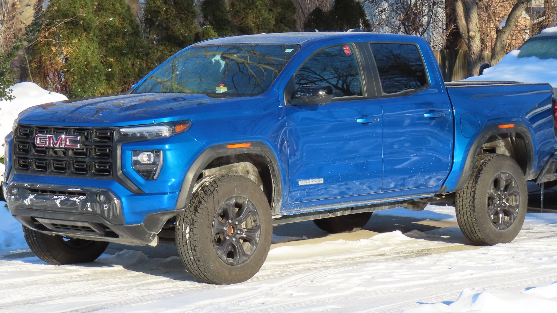 File:2023 GMC Canyon.jpg