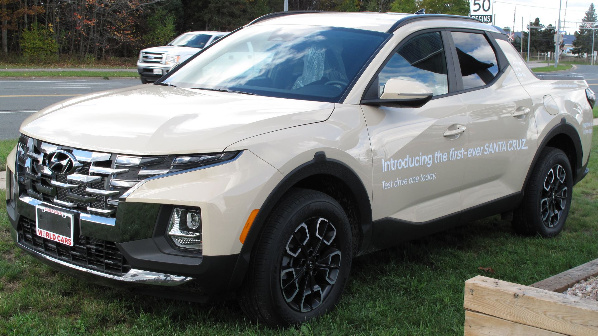 File:2022 Hyundai Santa Cruz, Front Left, 10-17-2021.jpg