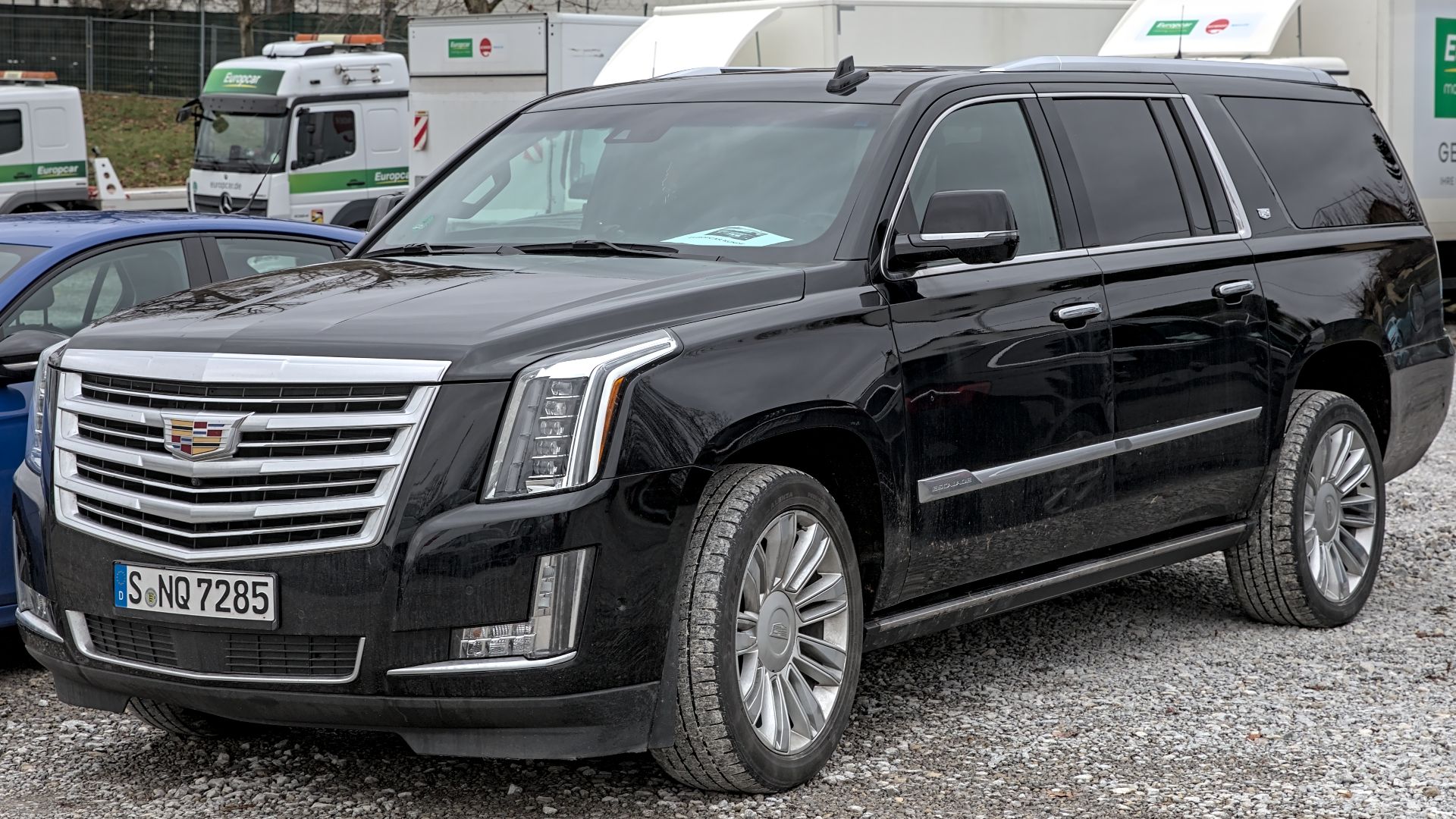 File:Cadillac Escalade ESV (GMTK2XX) 1X7A1581.jpg