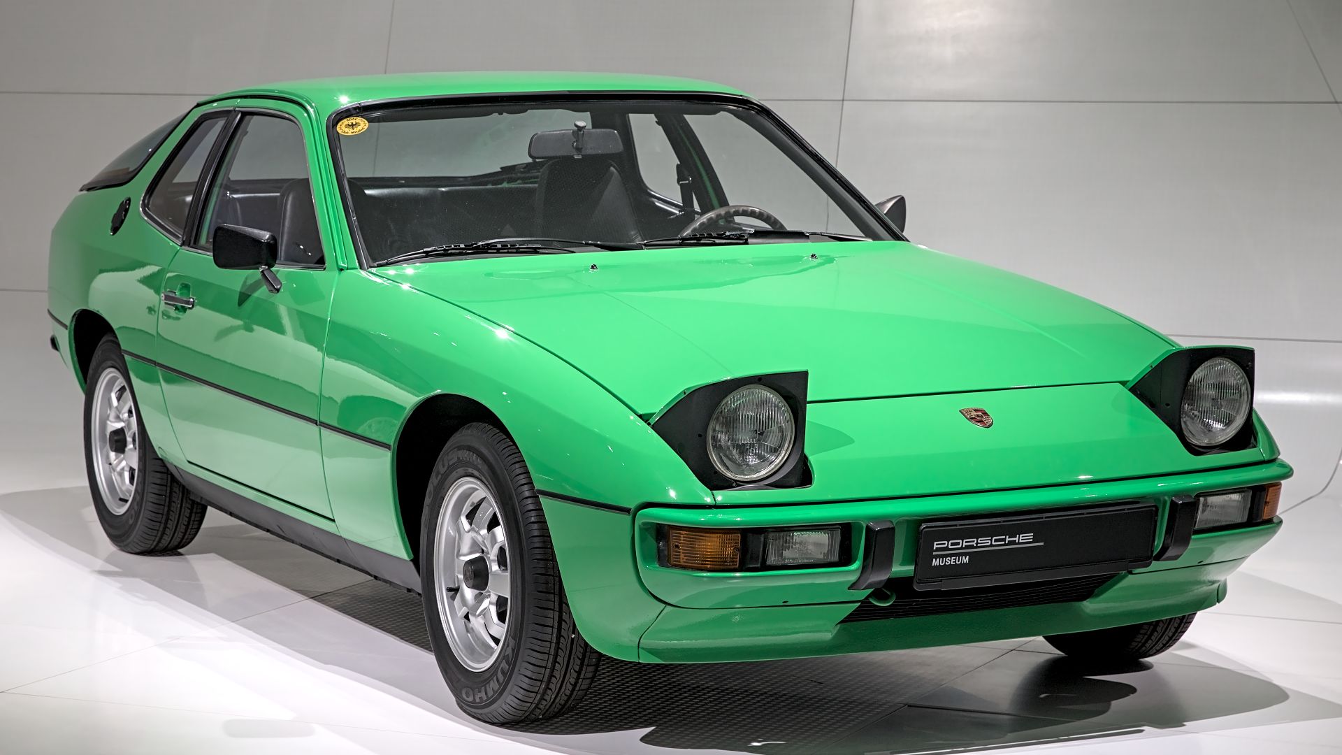 File:Porsche 924 in the Porsche-Museum (2009) 1X7A0347.jpg