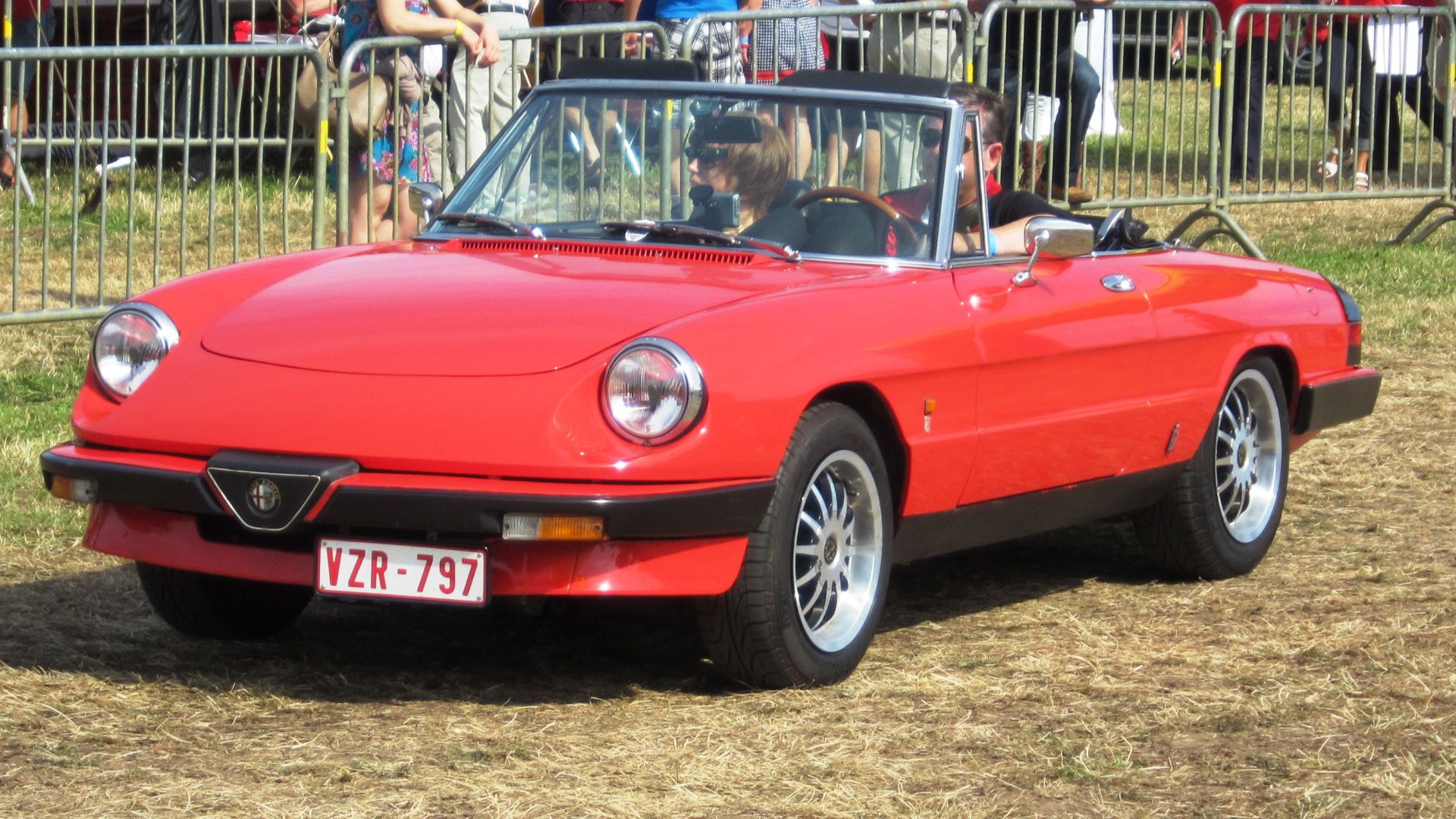 File:Alfa Romeo Spider Series 3 ca 1985.jpg