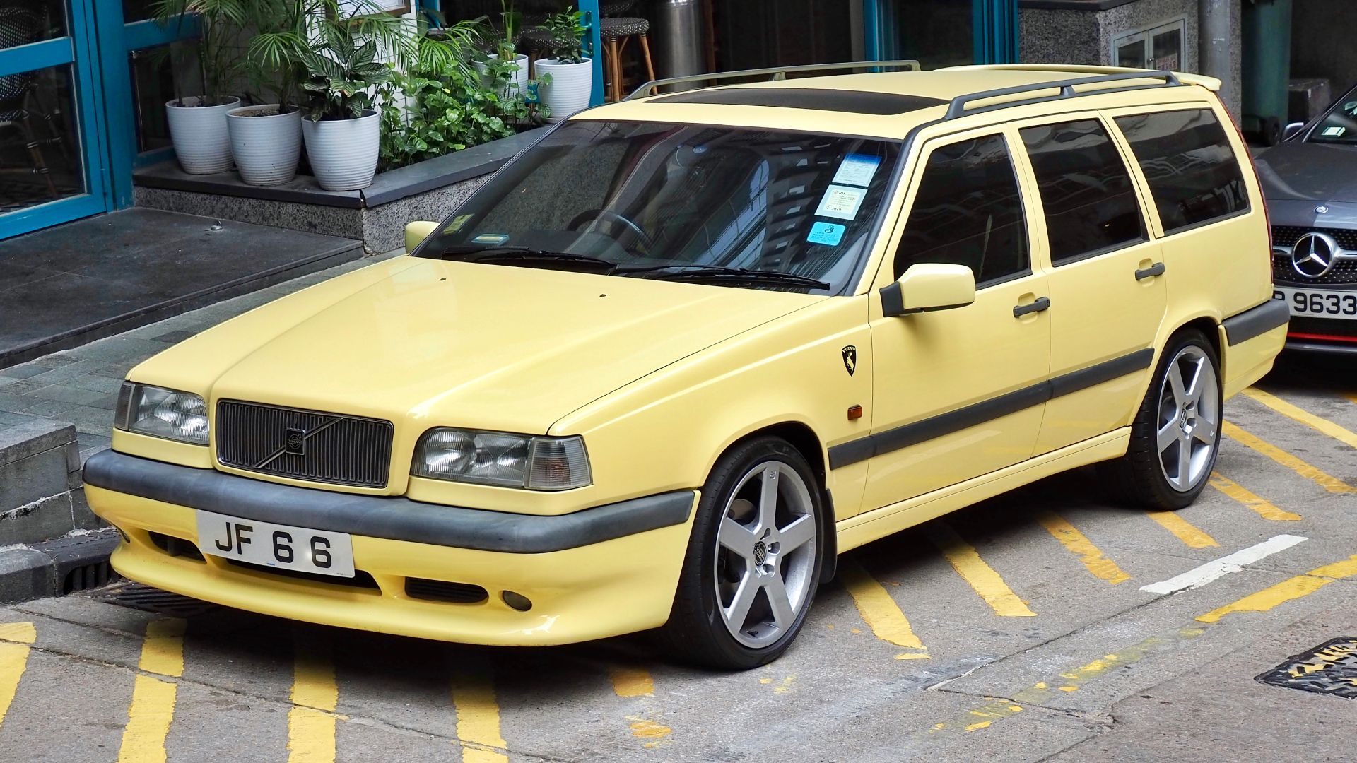 File:1995 Volvo 850 T-5R estate (front).jpg
