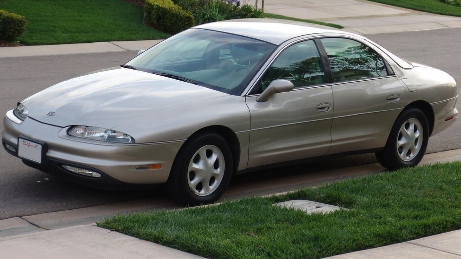 File:1997 Oldsmobile Aurora.jpg