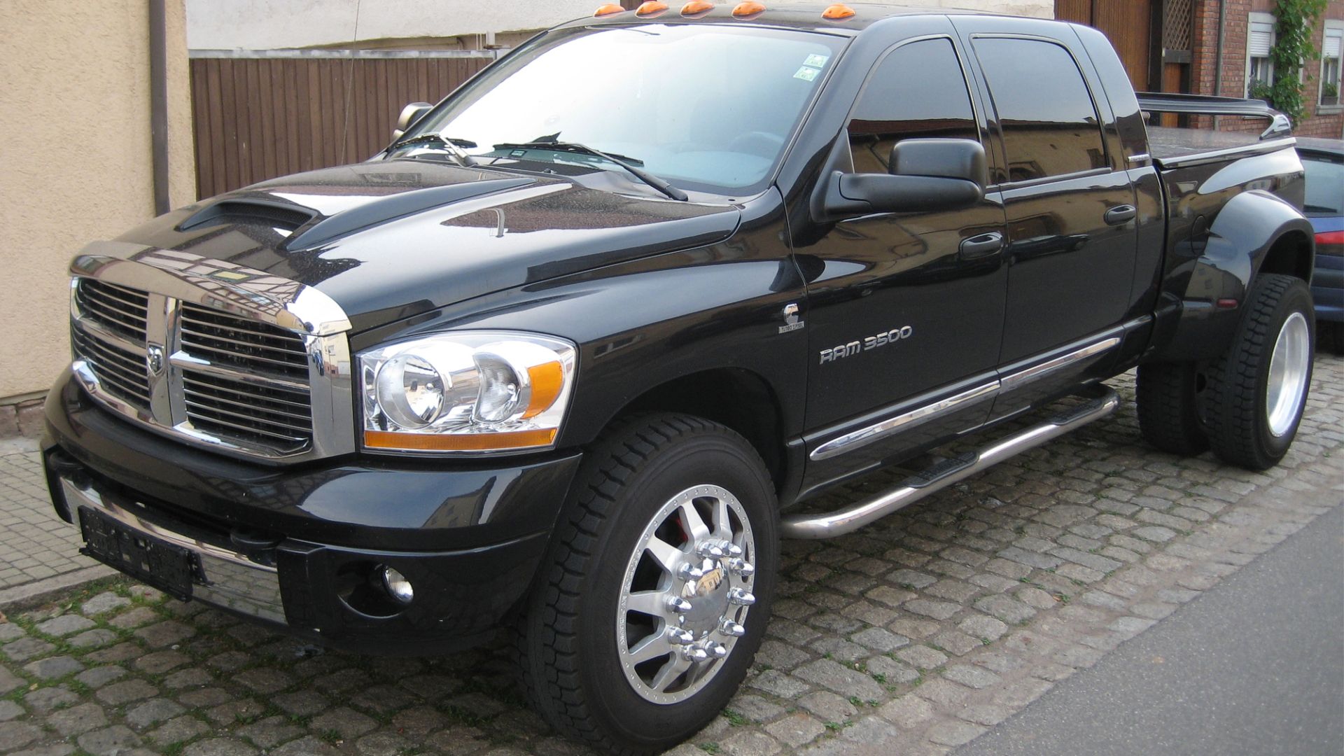 File:2006 - Dodge Ram 3500 - Mega Cab - Dually 4x4 - Laramie - FL.jpg