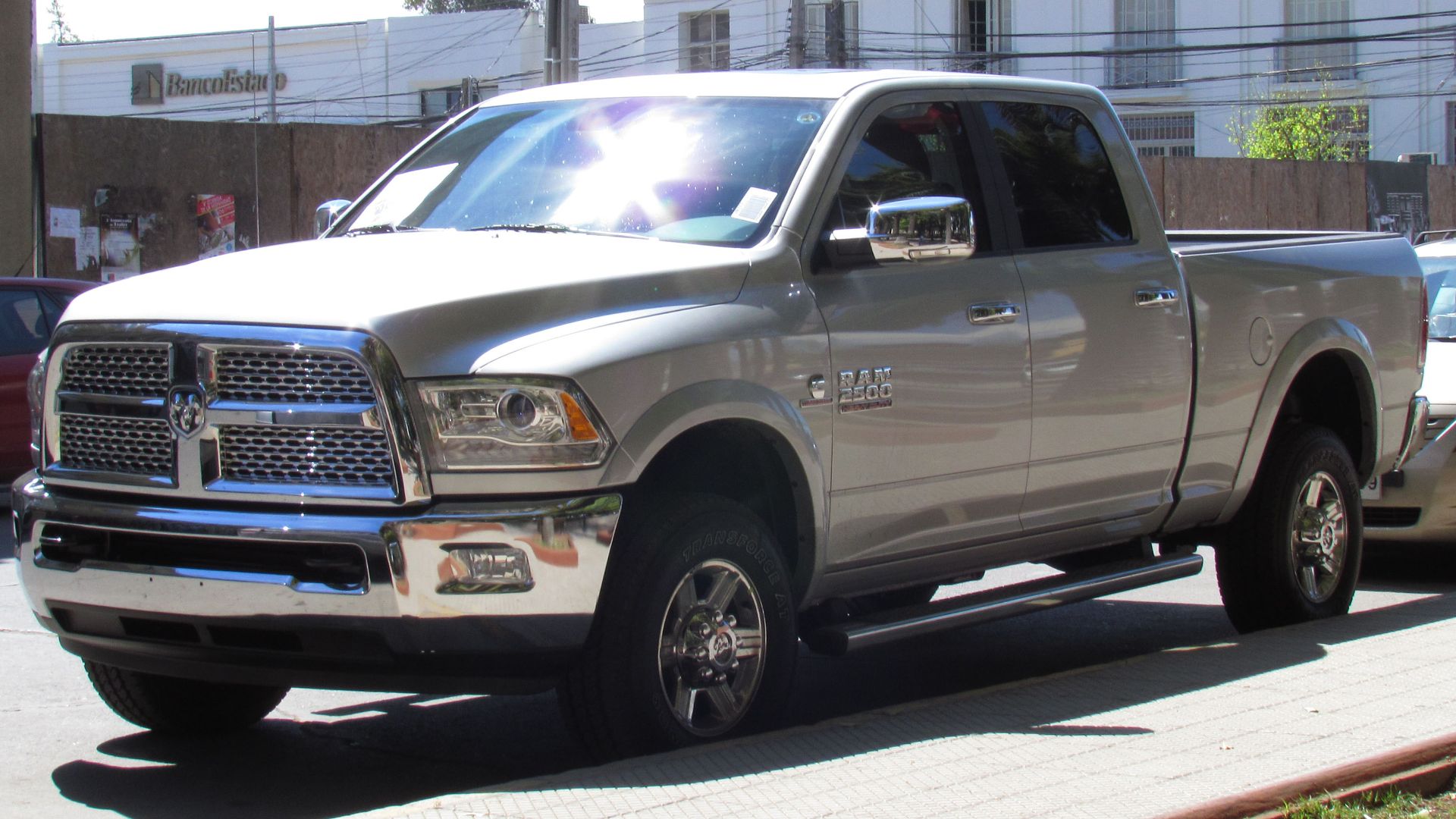 File:Ram 2500 Laramie Heavy Duty Quad Cab 2014 (10093419036).jpg