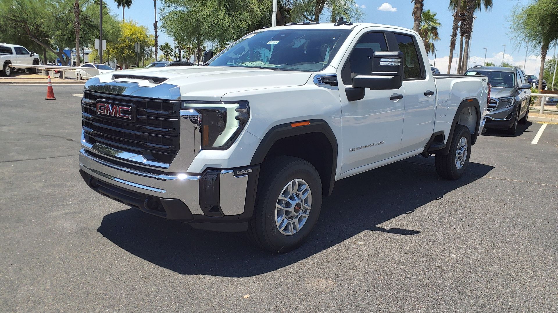 File:24 GMC Sierra 2500HD Pro.jpg