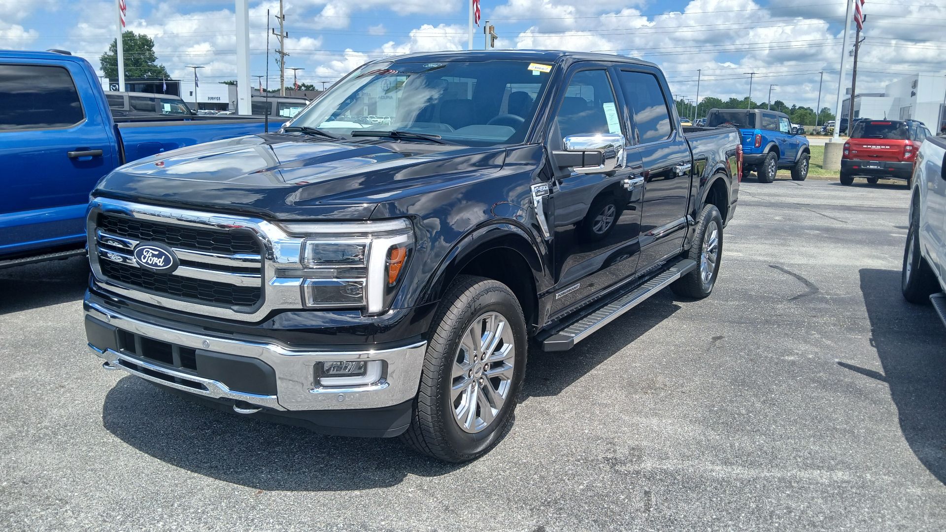 File:2024 Ford F-150 Lariat front view.jpg