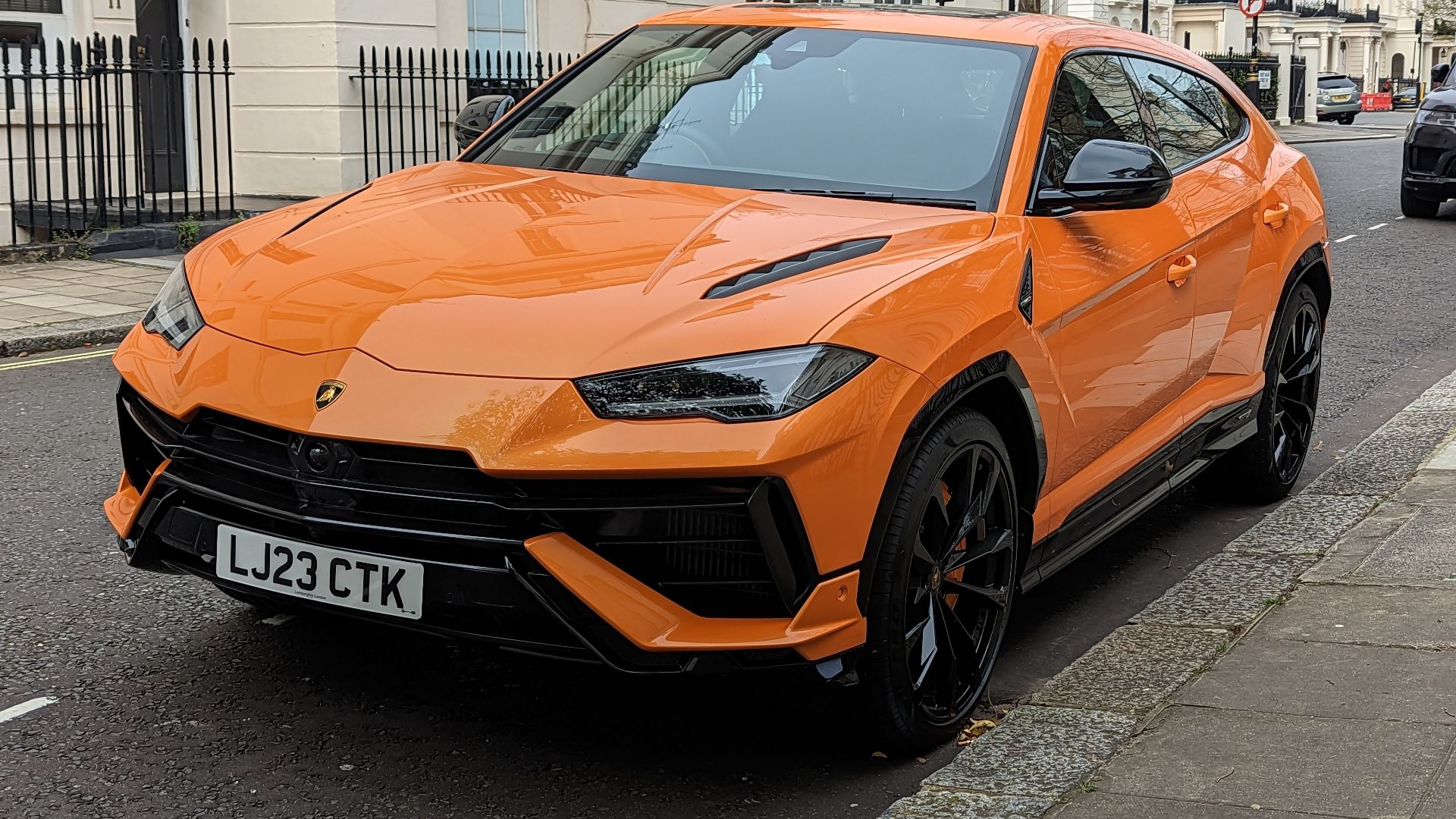 File:2023 Lamborghini Urus S.jpg