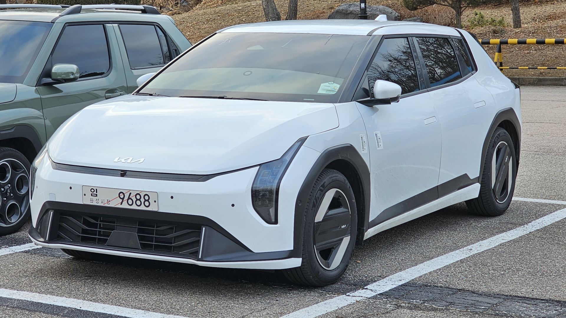 File:Kia EV4 CT1 Snow White Pearl Test Vehicle (7).jpg