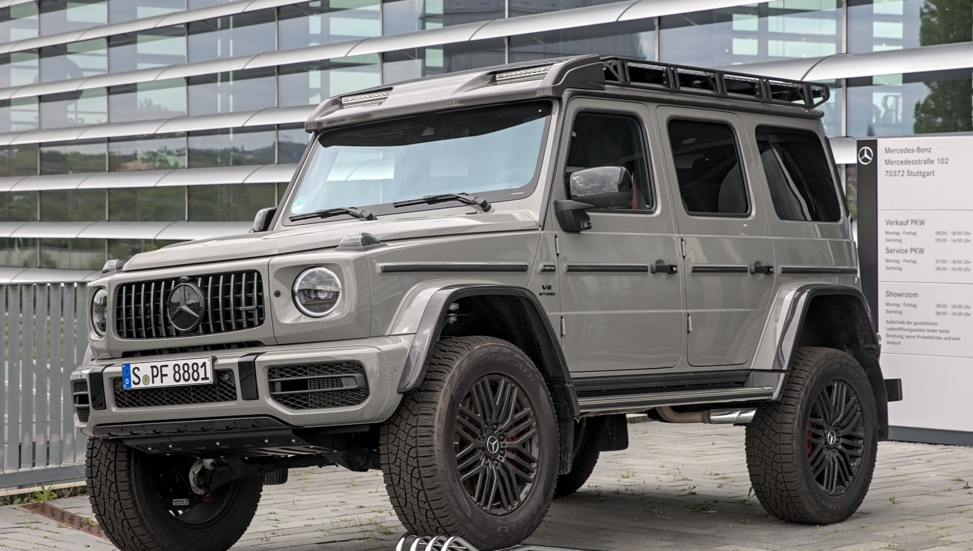 Kylie Jenner (Mercedes-Benz G-Wagon)