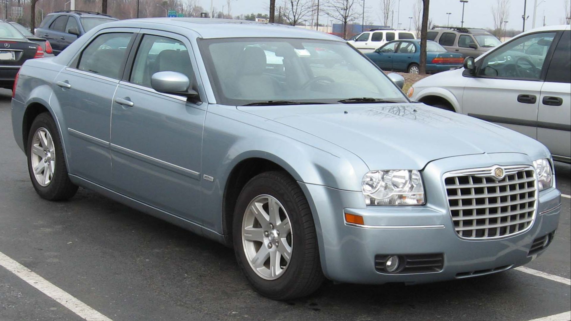 File:05-07 Chrysler 300.jpg