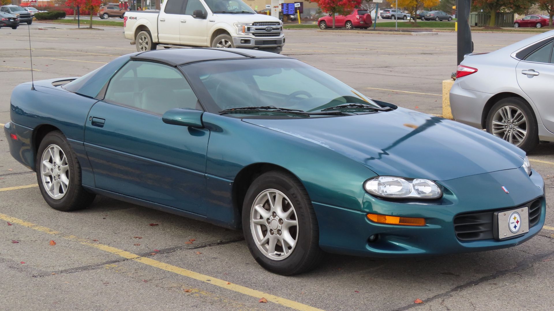 File:2000 Chevrolet Camaro coupe, front right, 10-28-2022.jpg