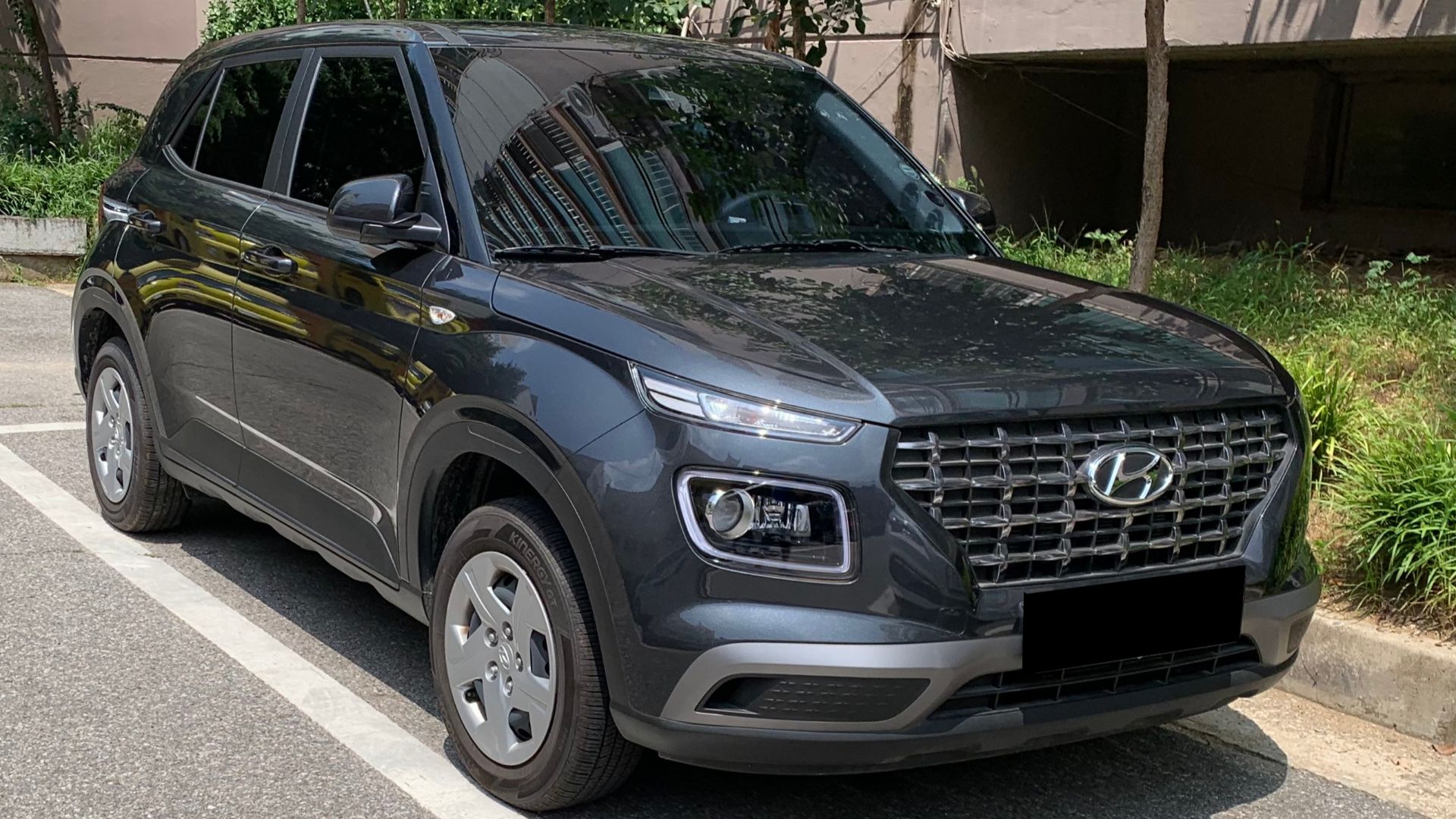 File:00 Hyundai Venue.jpg