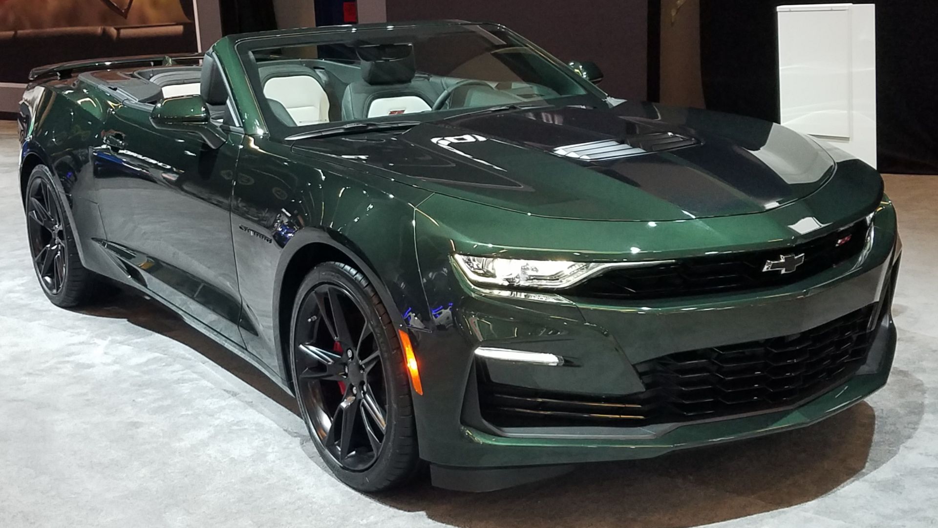 File:'20 Chevrolet Camaro Convertible (SIAM 2020).png