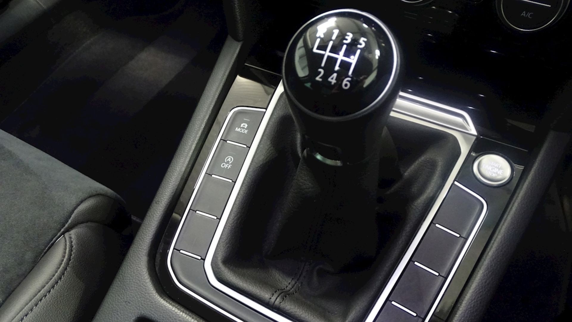 File:Volkswagen Passat Estate B8 6-speed gear shifter.jpg