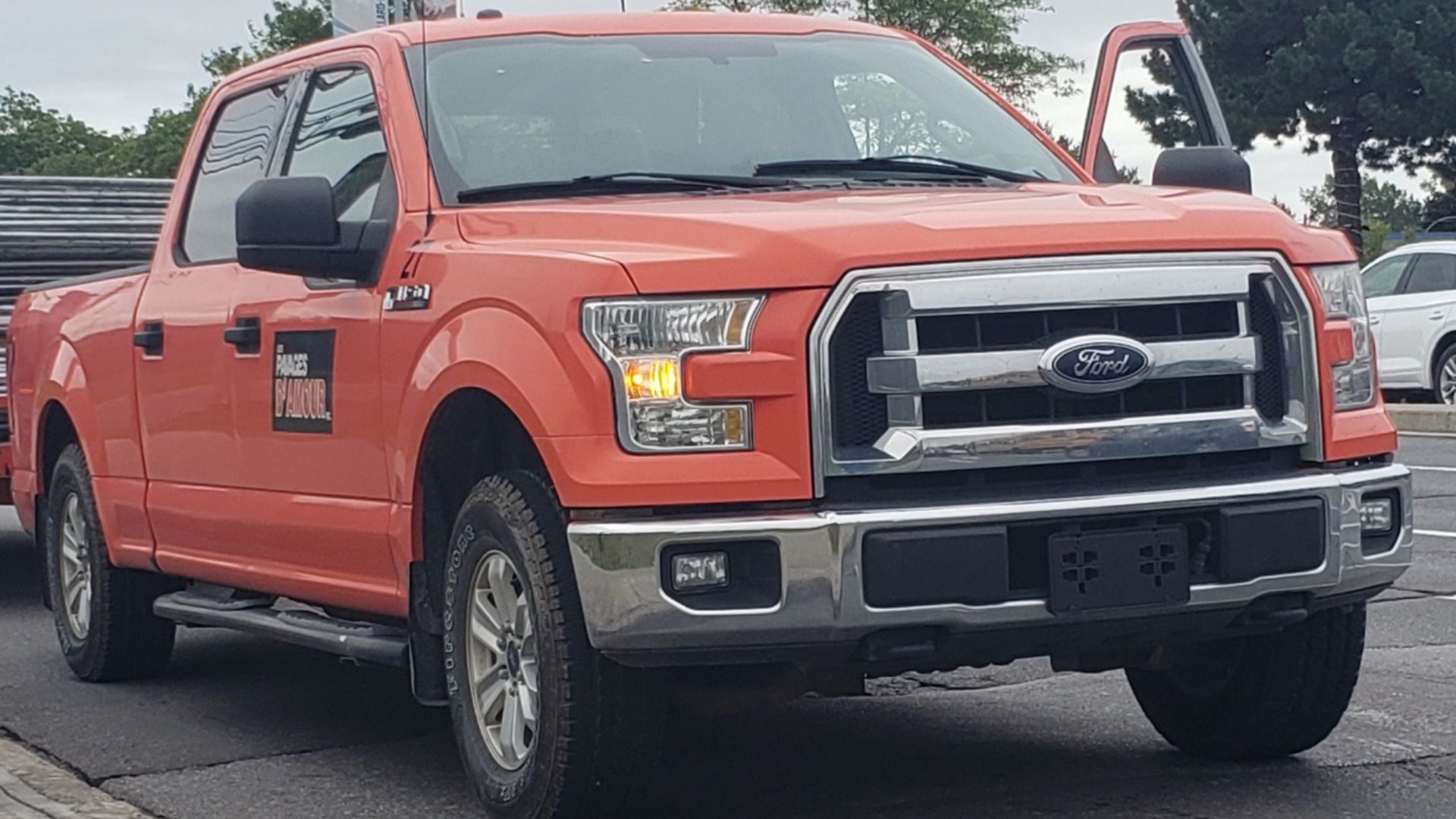 File:2015-2017 Ford F-150 Crew Cab Pavages D'Amour.jpg