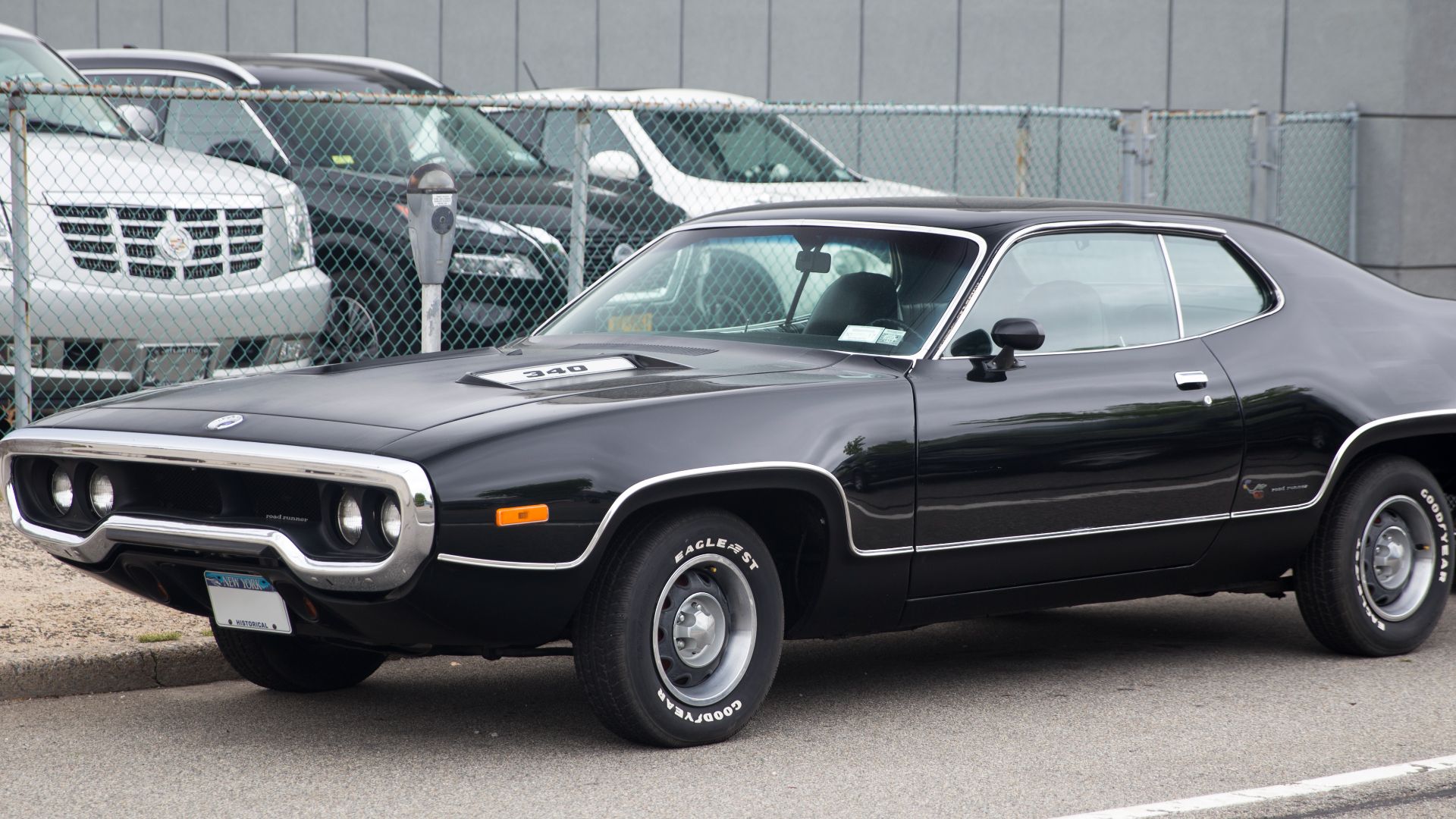 File:1972 Plymouth Road Runner 340 in Black, front left.jpg