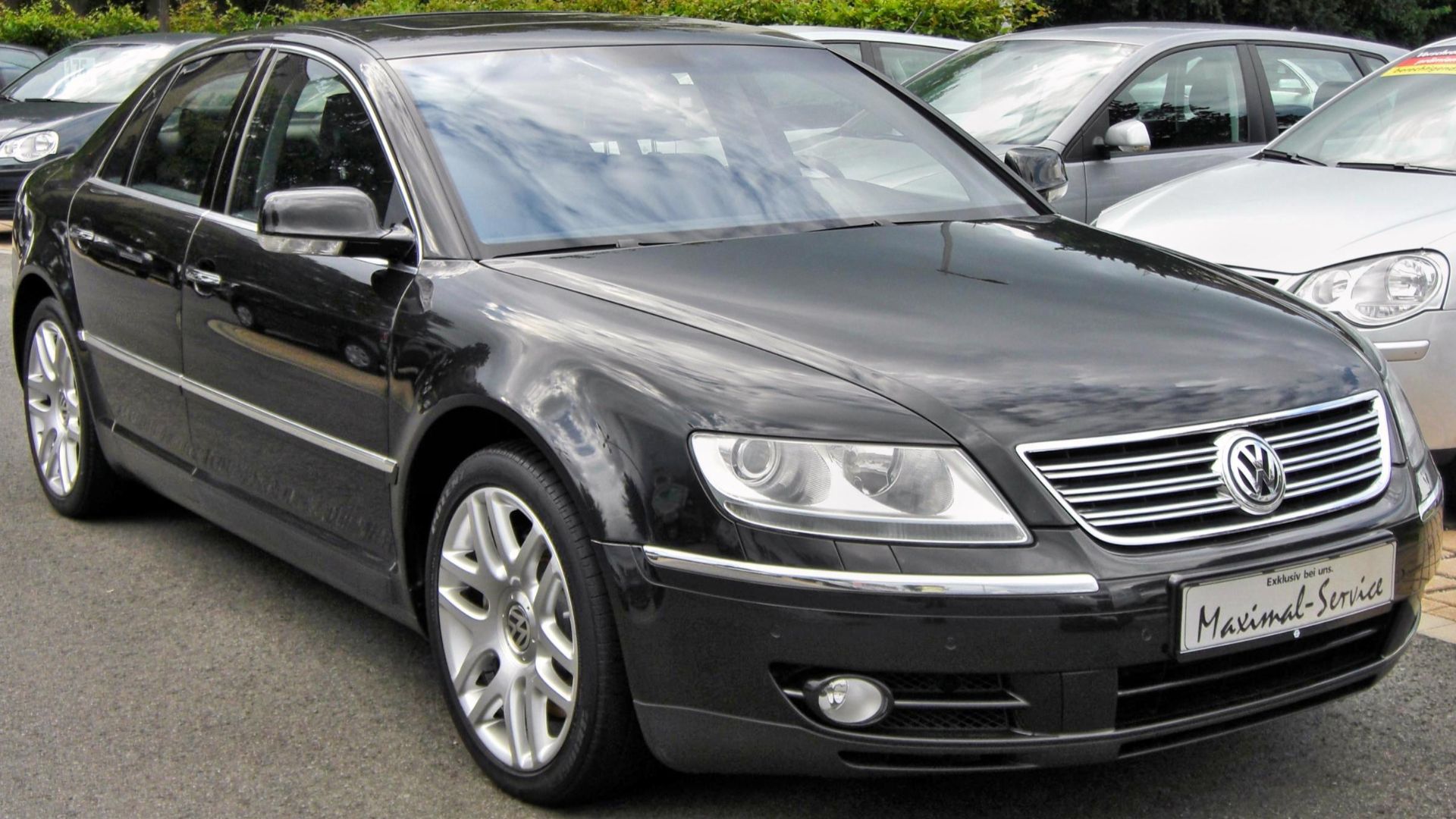 File:VW Phaeton 20090712 front.JPG